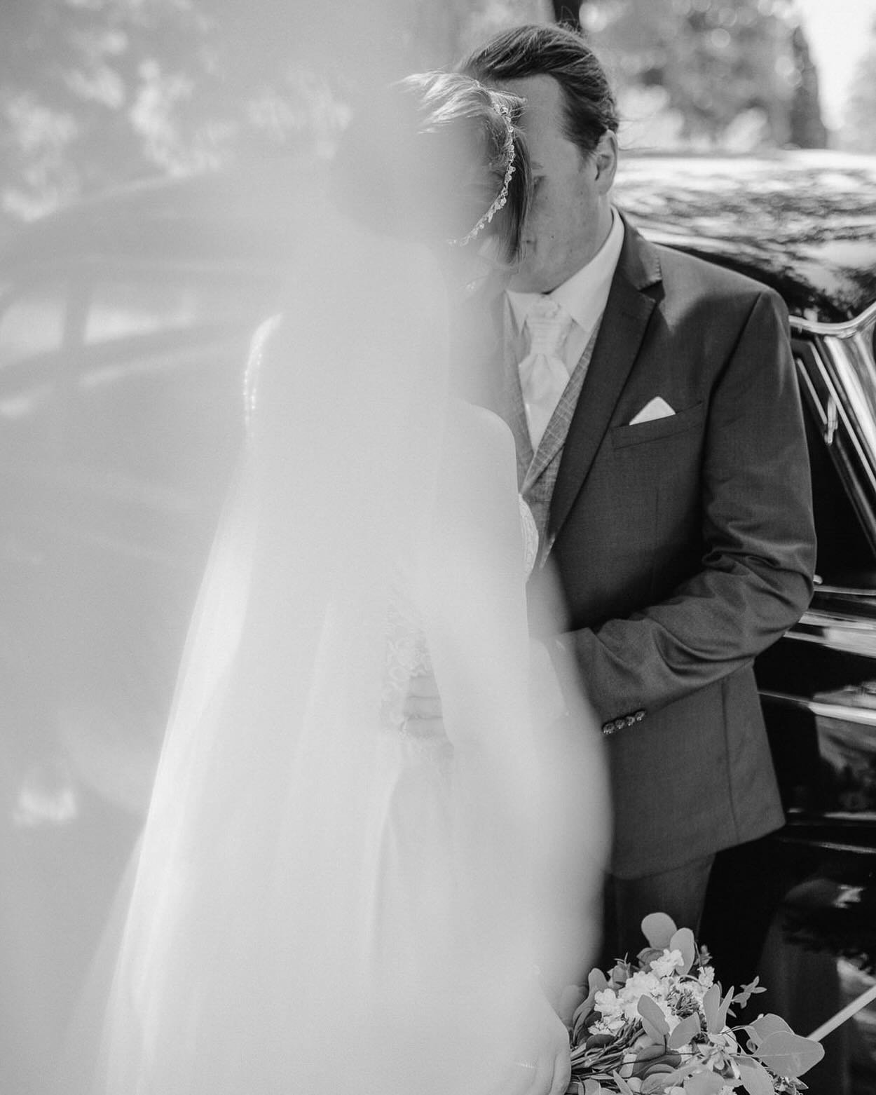 verena &amp; amadeus 🖤​​​​​​​​​​​​​​​​​​​​​​​​​​​​​​​​​​​​​​​​​​​​​​​​​​​​​​​​​​​​​​​​​​​​​​​​​⁣
⠀⠀⠀⠀⠀⠀⠀⠀⠀
#hochzeit #sommerhochzeit #sommer #se&szlig;lach #schlossgeyersberg #geyersberg #schlosshochzeit #schloss #braut #br&auml;utigam #liebe #verli