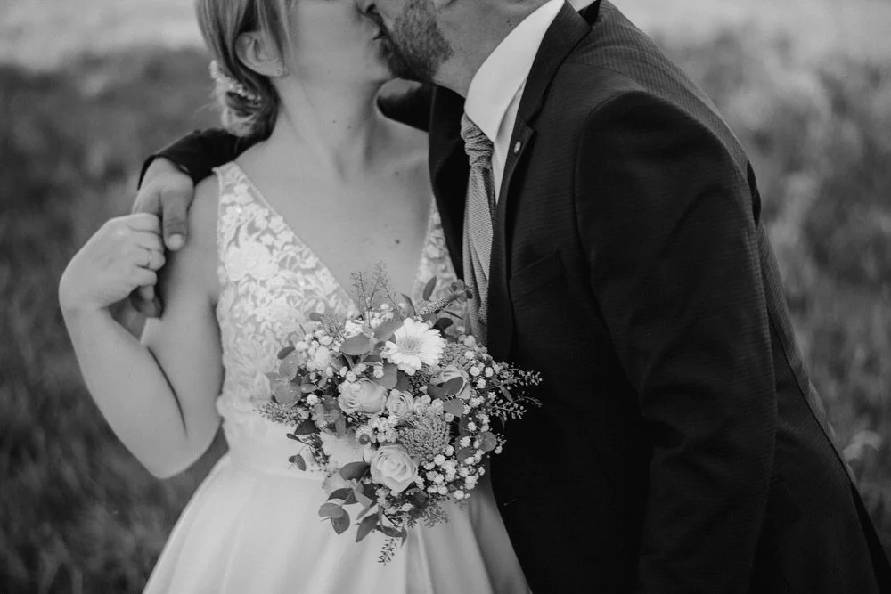 #hochzeit #sommerhochzeit #sommer #kircheteuschnitz #teuschnitz #lehesten #schieferparklehesten #schieferpark #kirchlichetrauung #kirche #braut #br&auml;utigam #liebe #verliebt #f&uuml;rimmer #heiraten #hochzeitsfotografie #hochzeitsfotografen #hochz