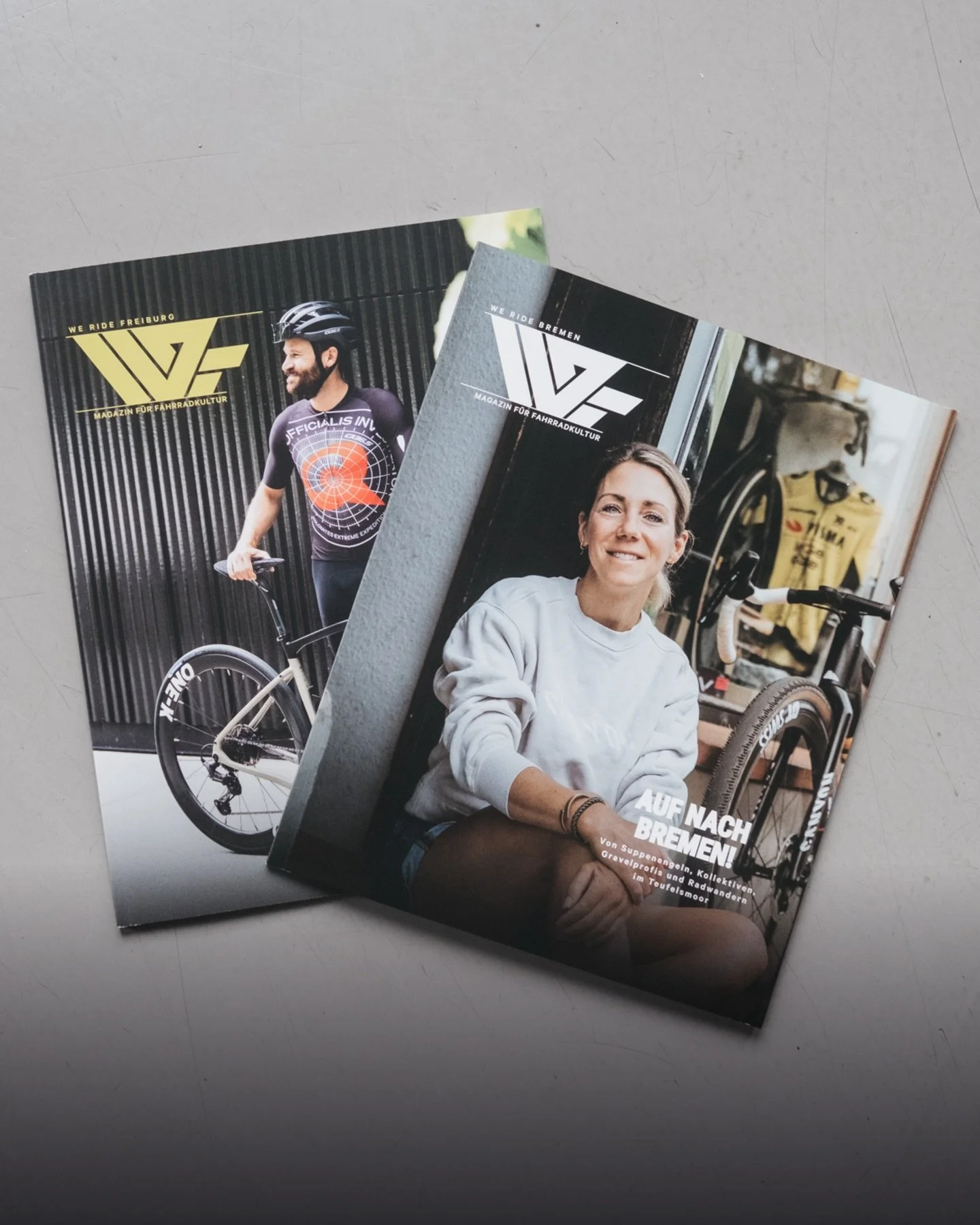 ✨ Zwei St&auml;dte. Zwei neue Magazine.
Happy Release WE RIDE BREMEN und WE RIDE FREIBURG! Sch&ouml;n, dass ihr das Licht der Welt erblickt habt und in den jeweiligen St&auml;dten an tollen Spots angekommen seid. Unser Dank gilt all euren Geschichten