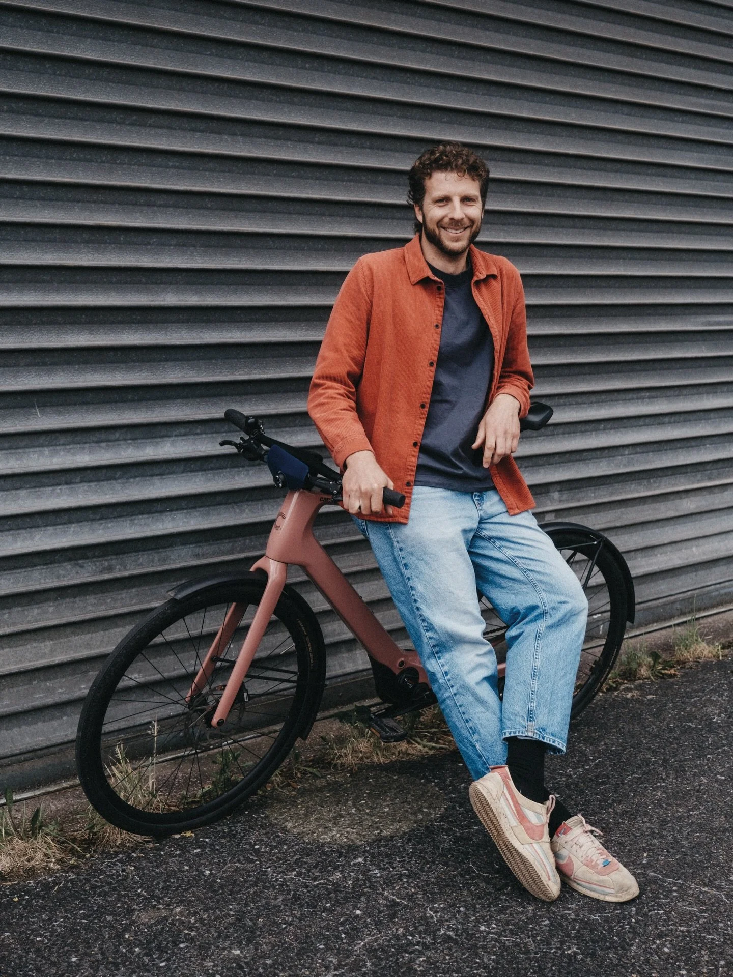 &bdquo;Ich bin Lucas, Maschinenbauingenieur &ndash; und seit bald zehn Jahren Teil des Produktentwicklungsteams bei @ridecannondale. Genauer gesagt: Teamleiter im Bereich Urban. Also alles, was mit st&auml;dtischem Radfahren zu tun hat &ndash; mit od