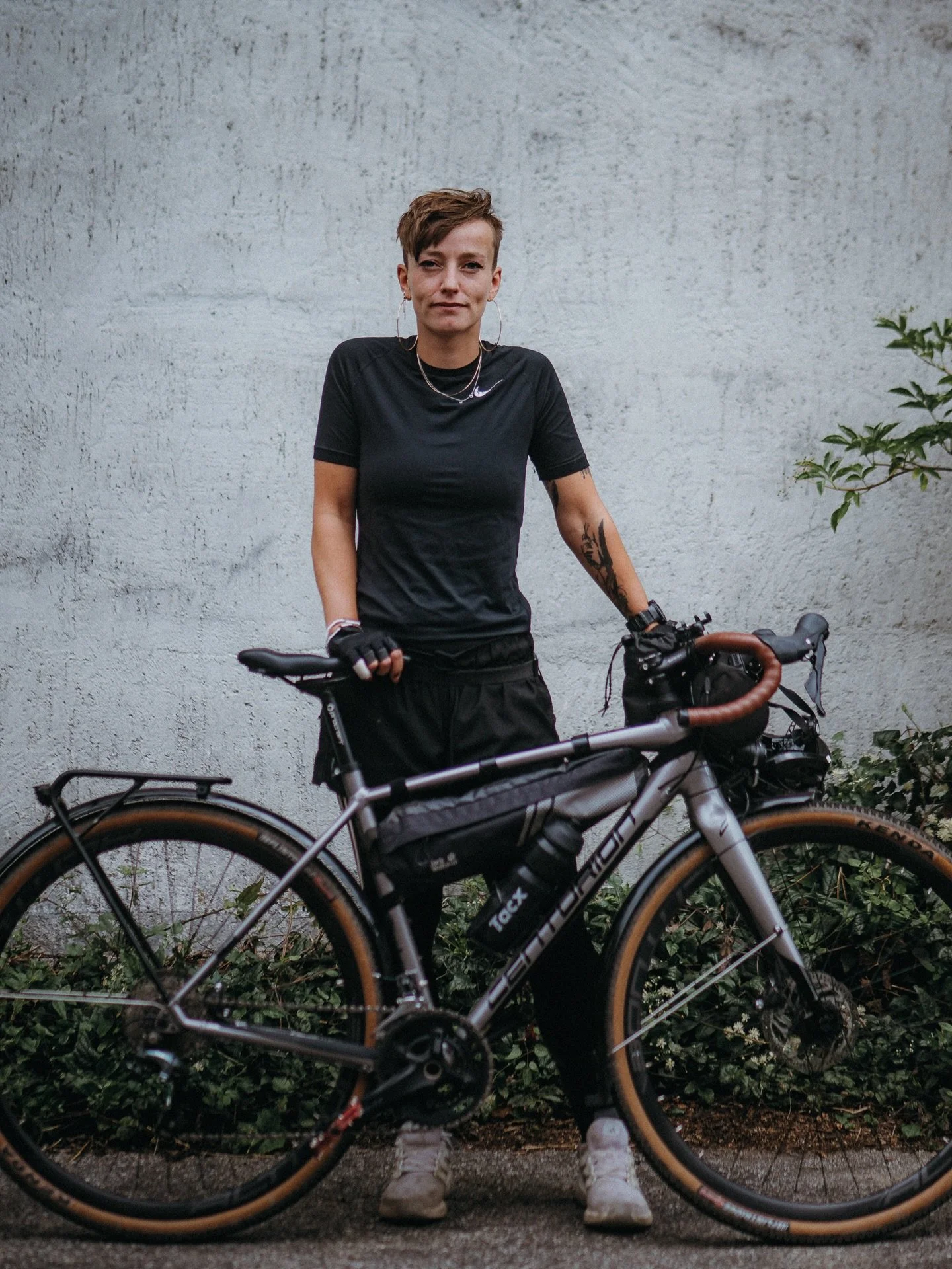 &bdquo;Ich will, dass mehr Frauen sehen: Es geht auch anders. Man muss nicht cool sein. Man muss sich nicht beweisen. Man darf einfach fahren. Ich erinnere mich genau daran, wie ich nach einer Ausfahrt im Caf&eacute; sa&szlig; und auf jemanden traf, 