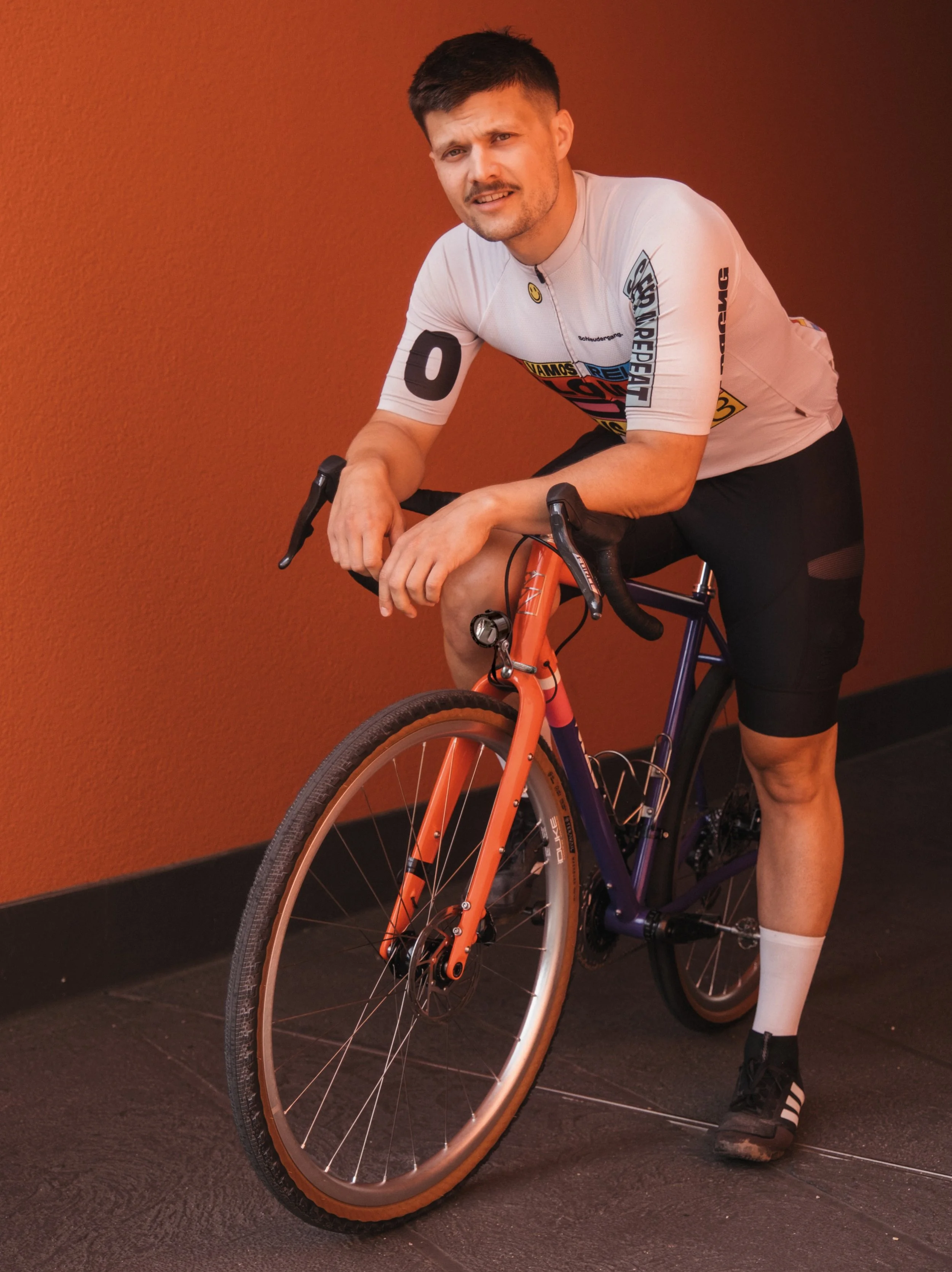 &bdquo;Hey, ich bin Fritjof und ich fahre sehr viel Fahrrad. Im Alltag, in der Freizeit, eigentlich immer. Wo andere sich ihr erstes Auto kaufen, habe ich mir jetzt mein erstes richtiges Rad geg&ouml;nnt. Es ist aber noch nicht ganz fertig, vielleich
