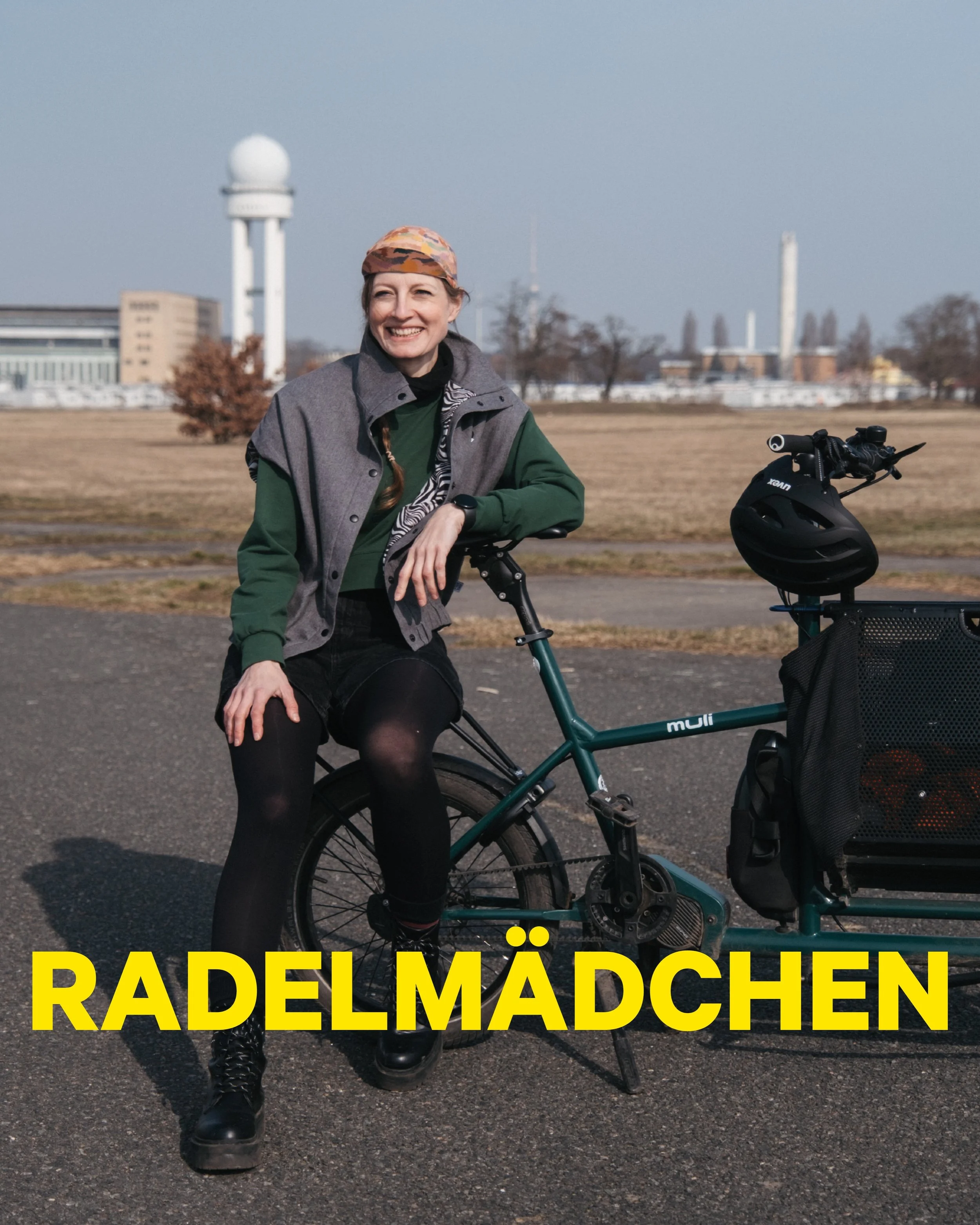 Zwischen Stadtrad, Gravelbike, Lastenrad und Bikepacking: Juliane alias &bdquo;Das Radelm&auml;dchen&ldquo; begleitet die Fahrradkultur in Berlin inzwischen seit fast zw&ouml;lf Jahren. 🚲✨

Wir haben Juliane auf dem Tempelhofer Feld getroffen und mi