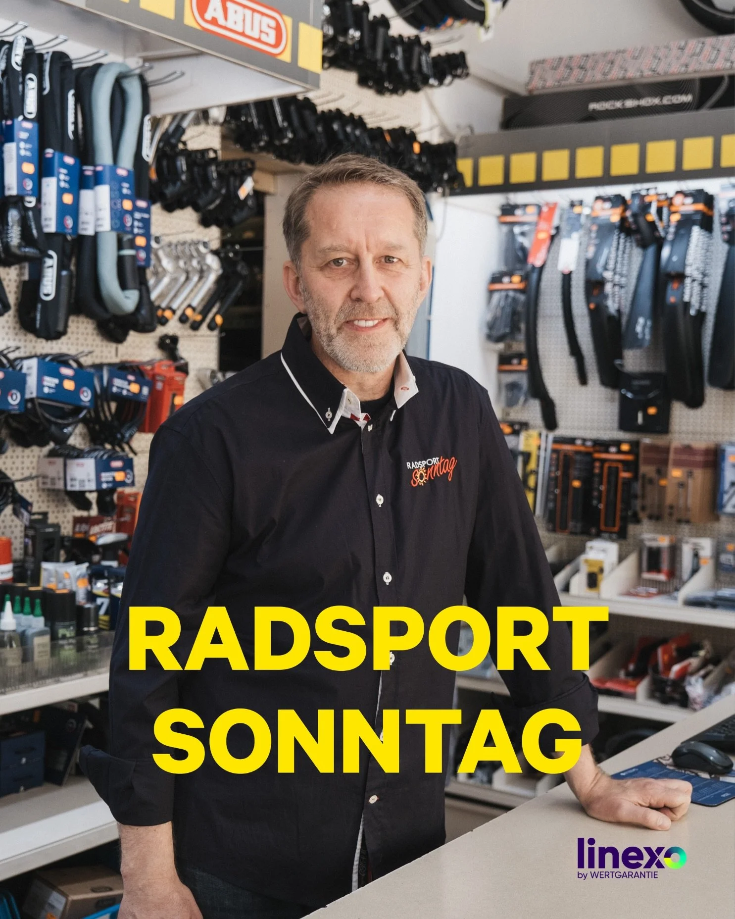 99 Jahre Fahrradgeschichte. 🚲☀️
Seit 1927 steht Radsport Sonntag in Berlin f&uuml;r ehrliche Beratung, guten Service und die &Uuml;berzeugung, dass ein Fahrrad mehr ist als nur ein Fortbewegungsmittel.

Im Gespr&auml;ch mit Thorsten &bdquo;Z&ouml;ll