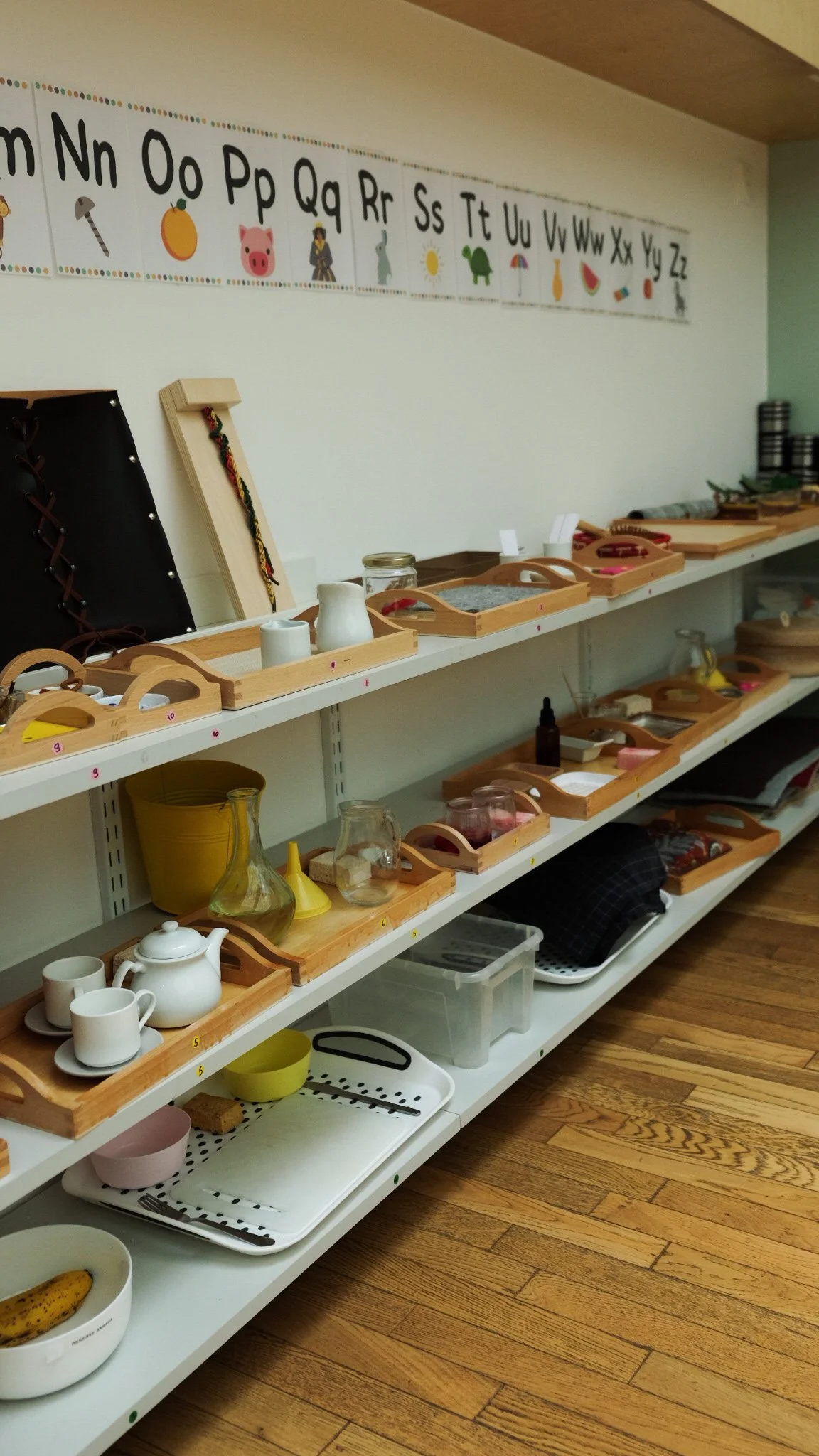 Matériel Montessori : guide complet des outils pédagogiques et bénéfices pour l’enfant