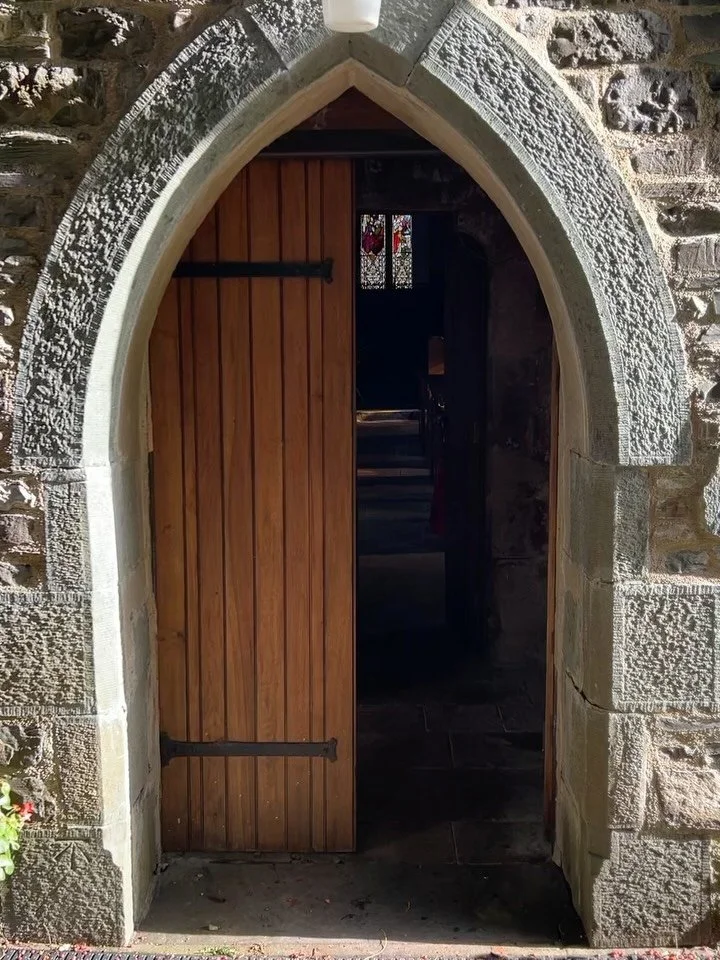 What a beautiful wedding set up to end the busiest week our little business has ever had. We&rsquo;re both grateful and exhausted in equal measure 🥰🙏🏻

Congratulations E&amp;S 🥂 thank you for choosing our flowers for your wonderful wedding day 🍁