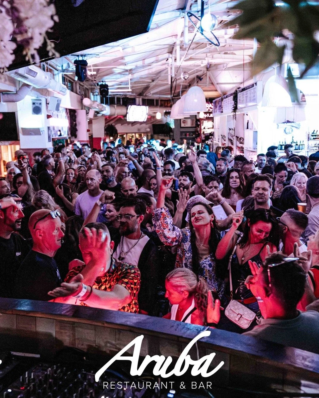 Get ready for an unforgettable night the legendary @official2baba 🥳
TONIGHT he is taking over the stage live for the electrifying 2nd edition of the BOURNEMOUTH EXCLUSIVE ALL WHITE PARTY🍾
Not one to miss... 😍