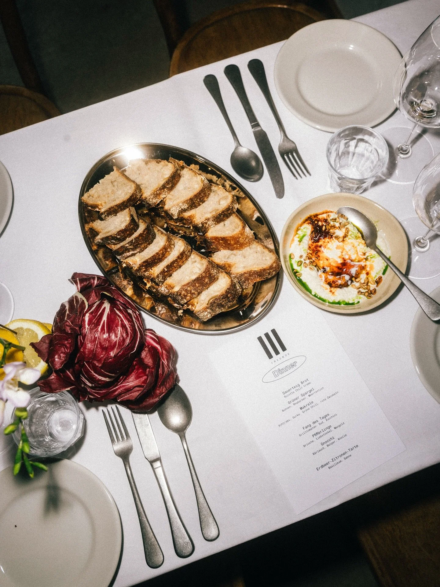 15 Freunde f&uuml;r @dreifreundeweine 
Long Table Event 🦪 #babesagency #noshowagency