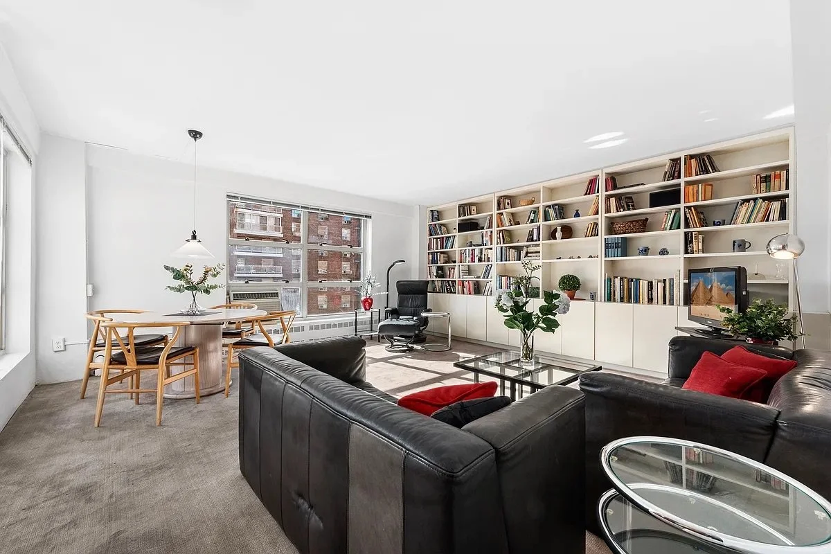 90 La Salle St Apt 14D