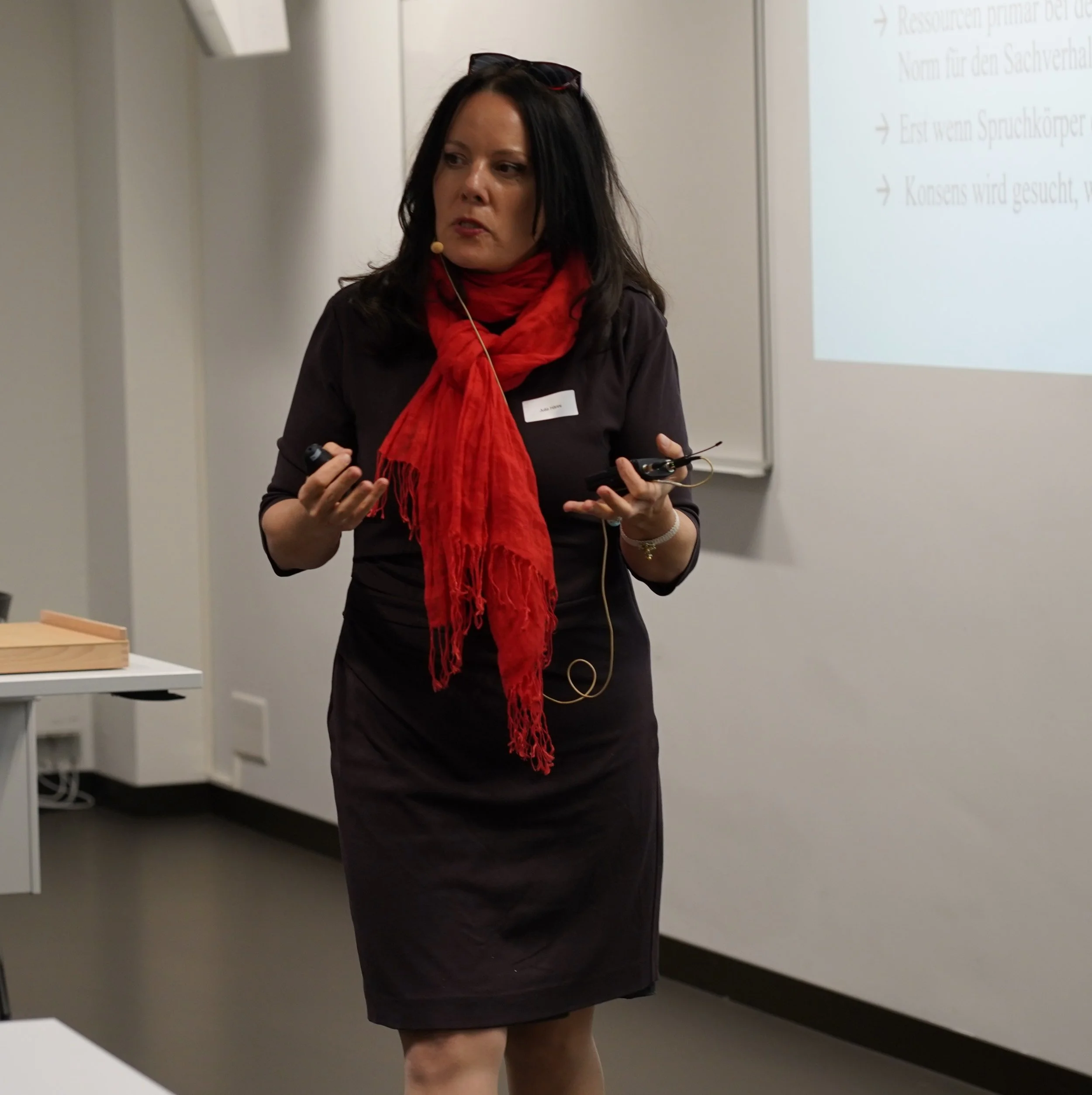 Prof. Dr. Julia Hänni