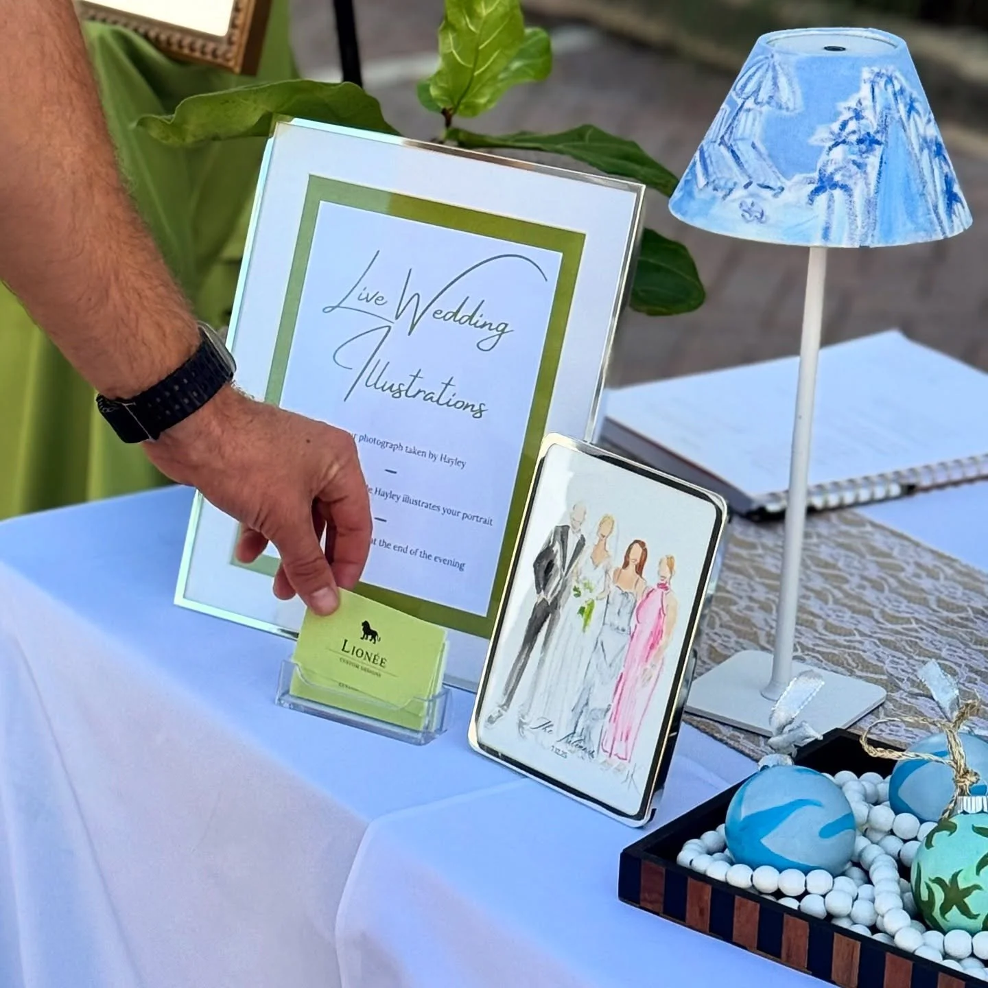 Back at Harbourside Market next Sunday, 11/30! For your hand painted ornaments, portraits, and live illustrations 🥂✨