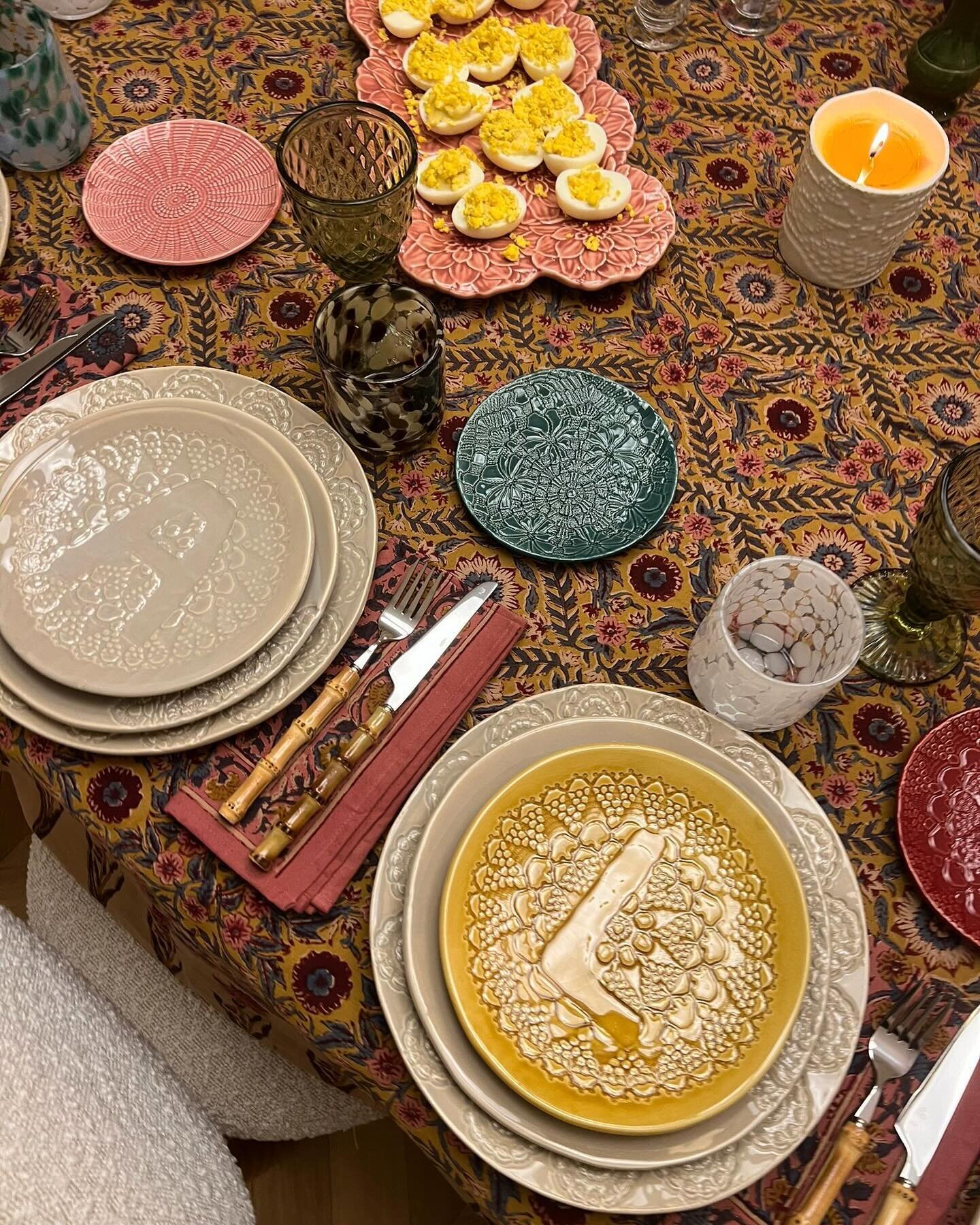 Personnalisez vos tables avec nos assiettes &laquo;&nbsp;abecedaire&nbsp;&raquo;

#ceramique #ceramiqueartisanale #ceramicart #artdelatable #tableware #ceramics #handmadeceramics #saladier #assiettes #vaisselledecouleur #colorfuldish #tableware #deco