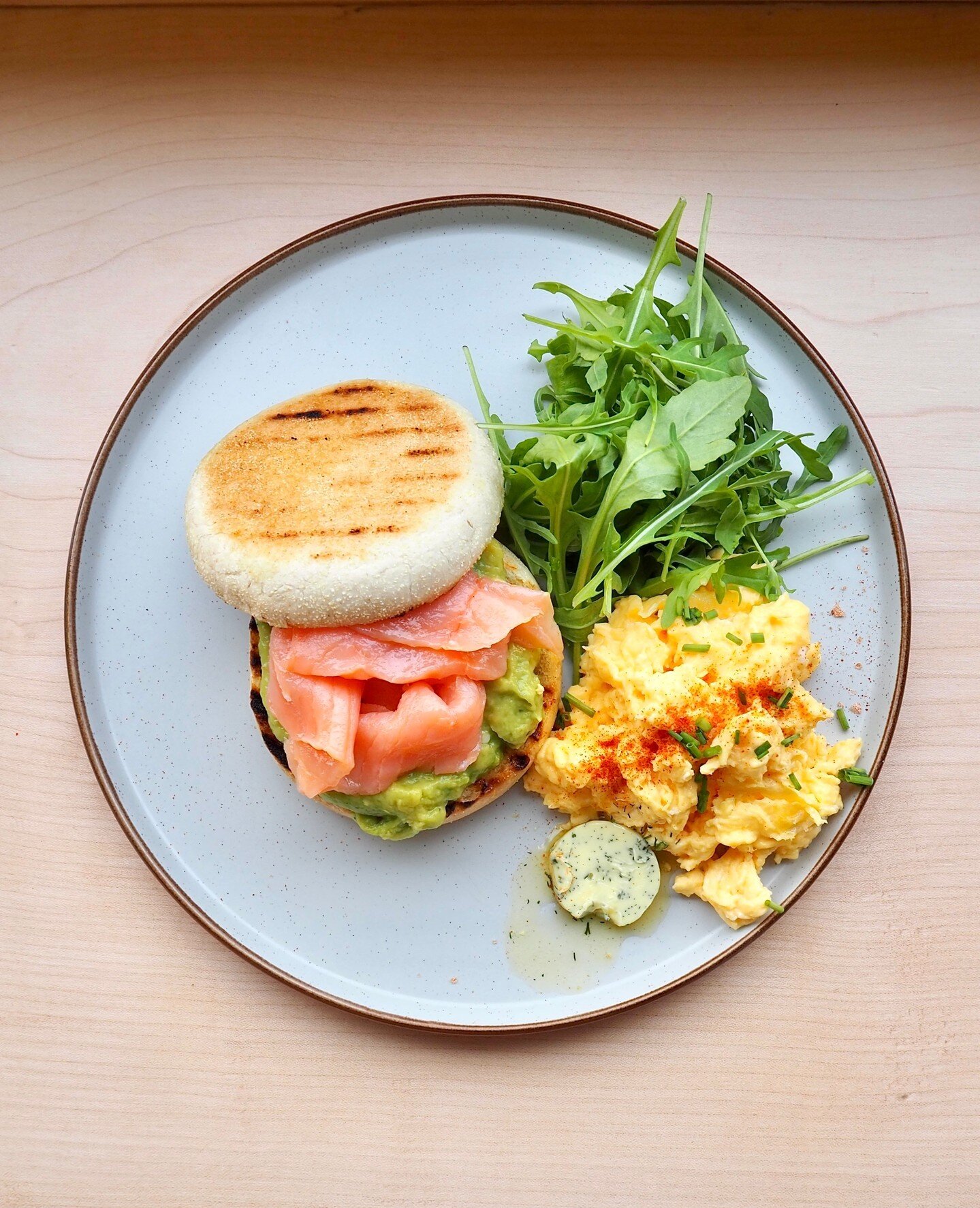 Eat. Sleep. Muffin. Repeat. 🍽

Introducing our Smoked salmon muffin with guacamole, scrambled egg, dill butter and rocket. 

#dough #doughhereford #smokedsalmon #muffin #scrambledegg #foodpic #instafood