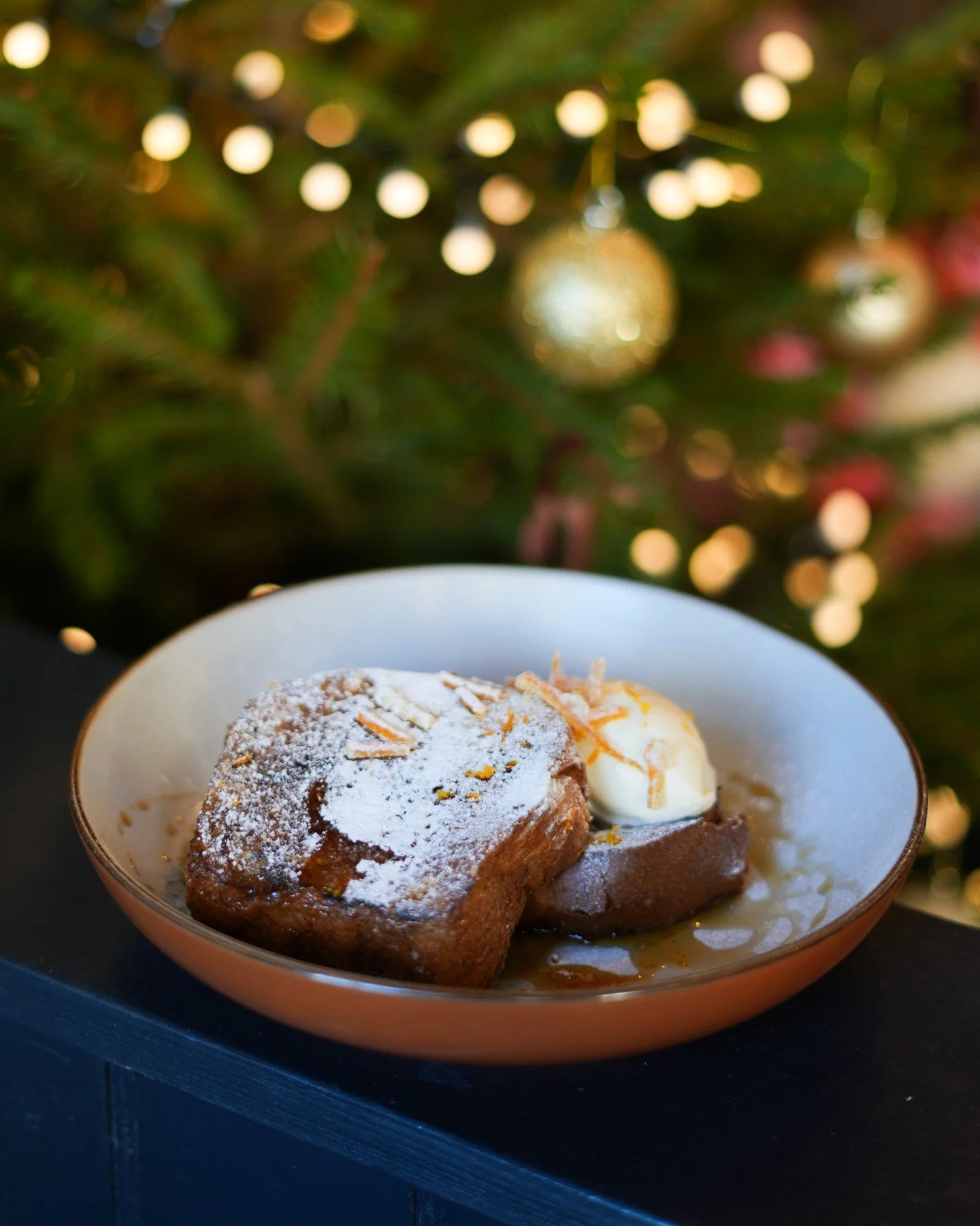 Br&ucirc;l&eacute;ed Eggnog French Toast ✨
Topped with whipped brandy cream and candied orange peel&hellip;
the most festive breakfast you&rsquo;ll meet this December.

#doughhereford #eggnog #festivespecials