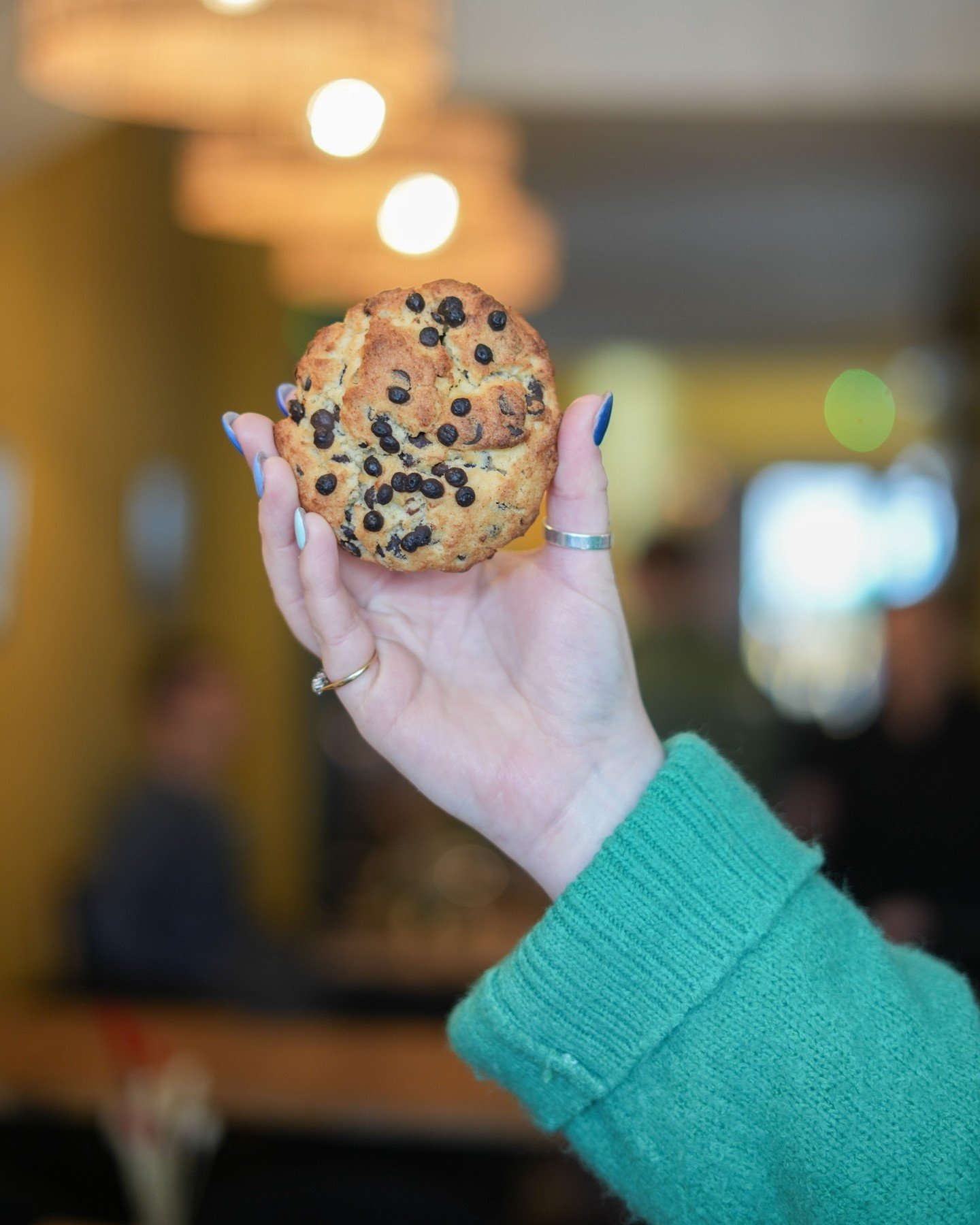 Freshly baked and impossible to resist 🍪💛 

#doughhereford #chocolatechipcookies #sweettreat