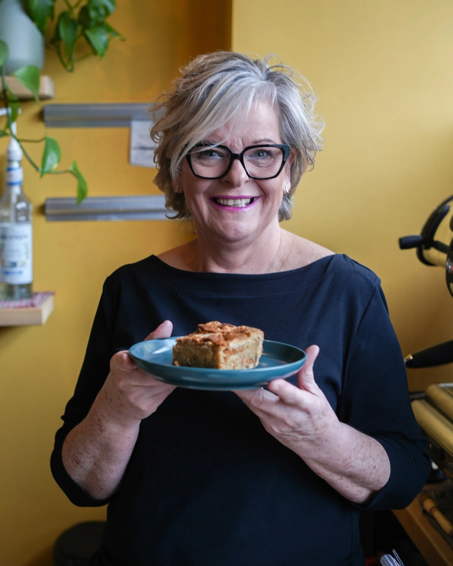 Sweet, and totally irresistible... and we not just talking about Jo🤭 

Our blondie is packed with caramely biscoff goodness and baked to perfection. Trust us&hellip; one bite and you&rsquo;ll be hooked 😍 

#doughhereford #blondie #cakes #sweettreat