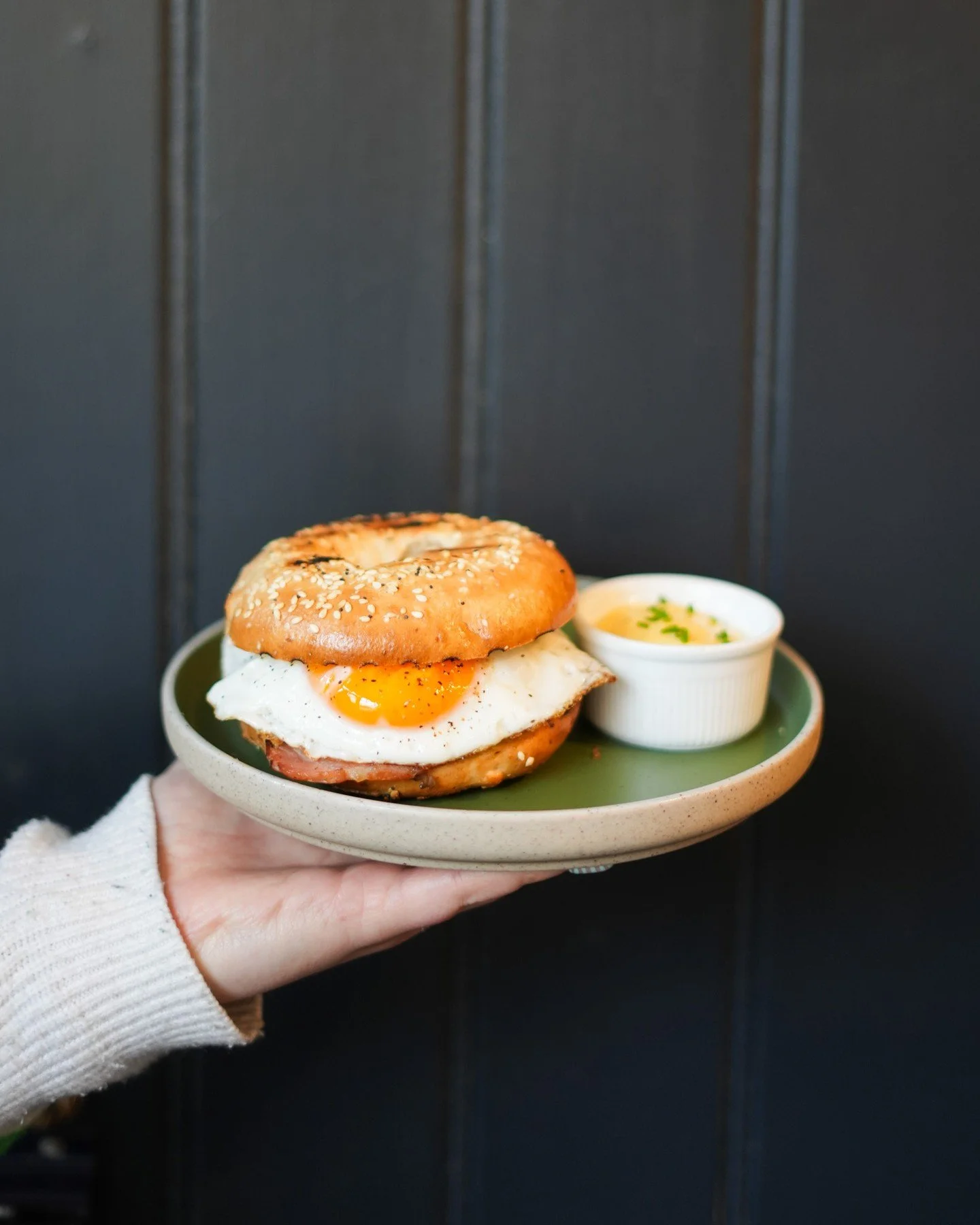Brunch dreams do come true 😍 

Our Breakfast Bagel is stacked with a smashed sausage patty, fried egg, crispy bacon, and served with a side of dipping hollandaise 🥓🍳✨ 

Perfect for a lazy weekend morning 💛

#doughhereford #brunchhereford #brunch