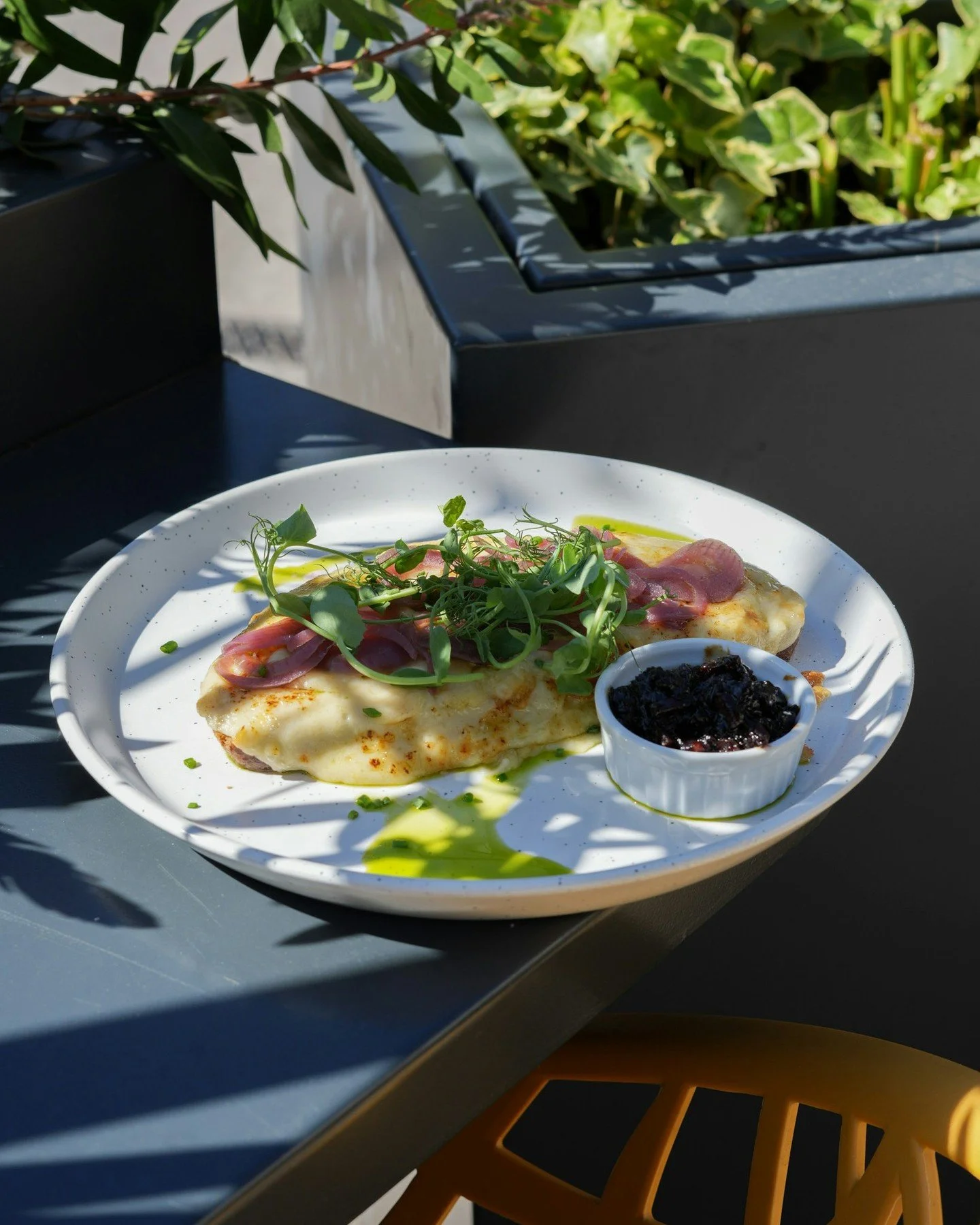 Sun&rsquo;s out. Rarebit&rsquo;s out.
Golden, cheesy rarebit doing its thing&hellip;
with bacon jam on the side because we believe in extras 😏🥓
No notes. Just vibes.

#doughhereford #springbrunch #cheeselovers