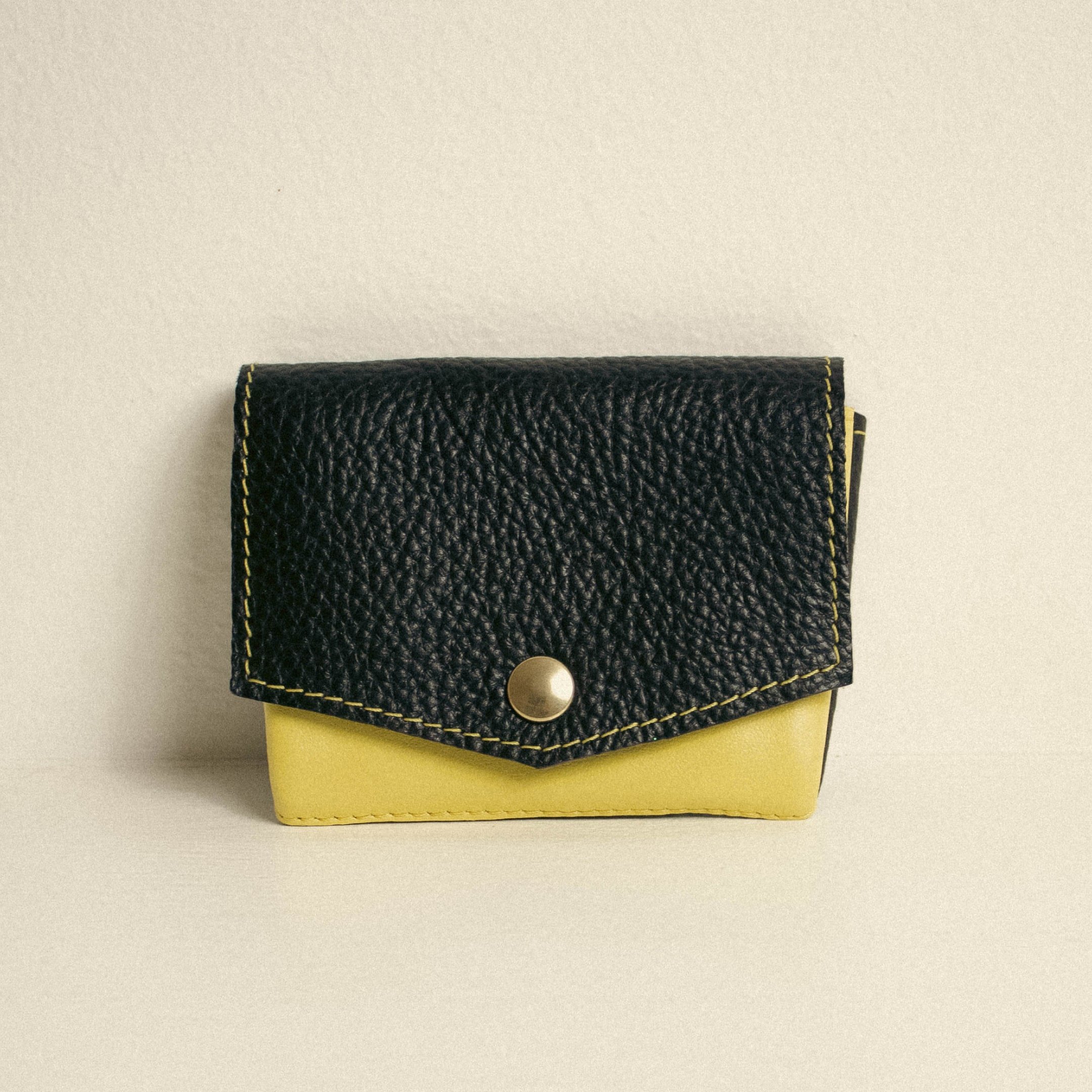 PORTAFOLGIO GIALLO NERO 01-min.jpg