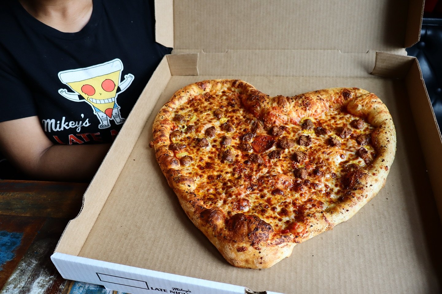Treat mom to a heart-shaped pizza this #MothersDay 💕 we&rsquo;ll even add a personalized message to the box at your request in case your forgot a card 😉