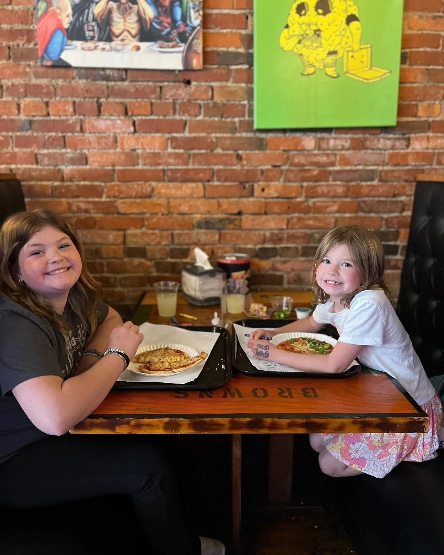 Looking for a #SundayFunday activity for the whole family?! Head down to our 4th St or Oak St shops for LITTLE SLICE SUNDAYS!

Kids get to show off their piesan skills by building their own pizza! $6.99 includes a pizza building kit, a drink, and a m