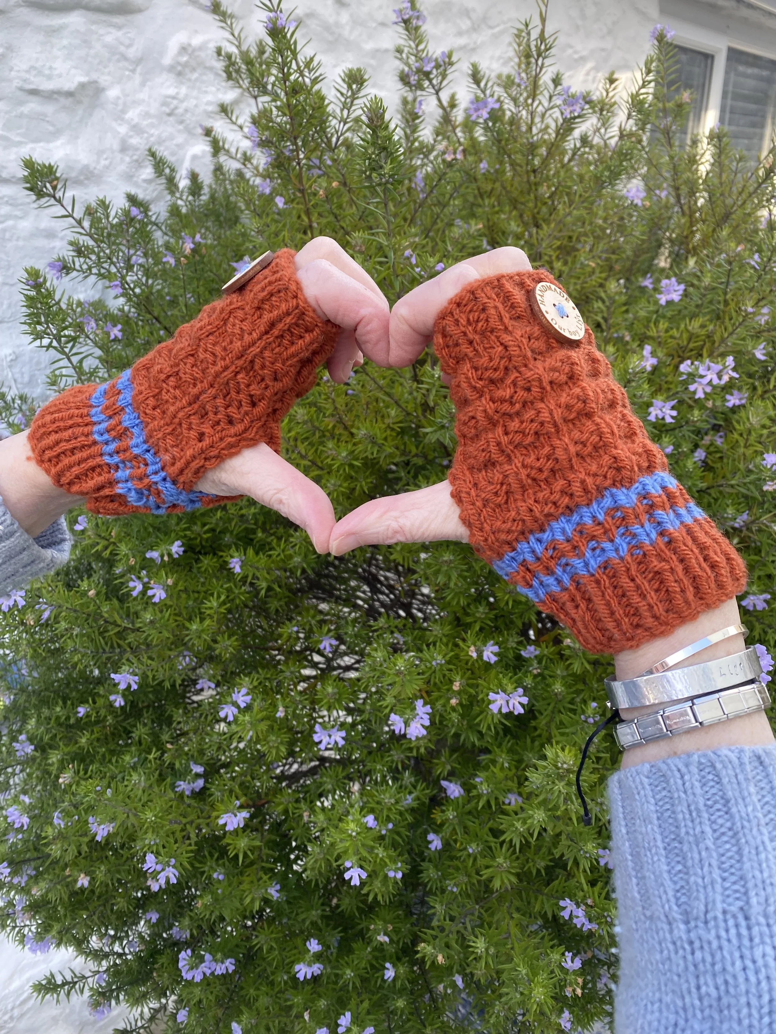 PW7-11 Nanny Ena Rust with Blue Stripe 80% Acrylic 20% Wool