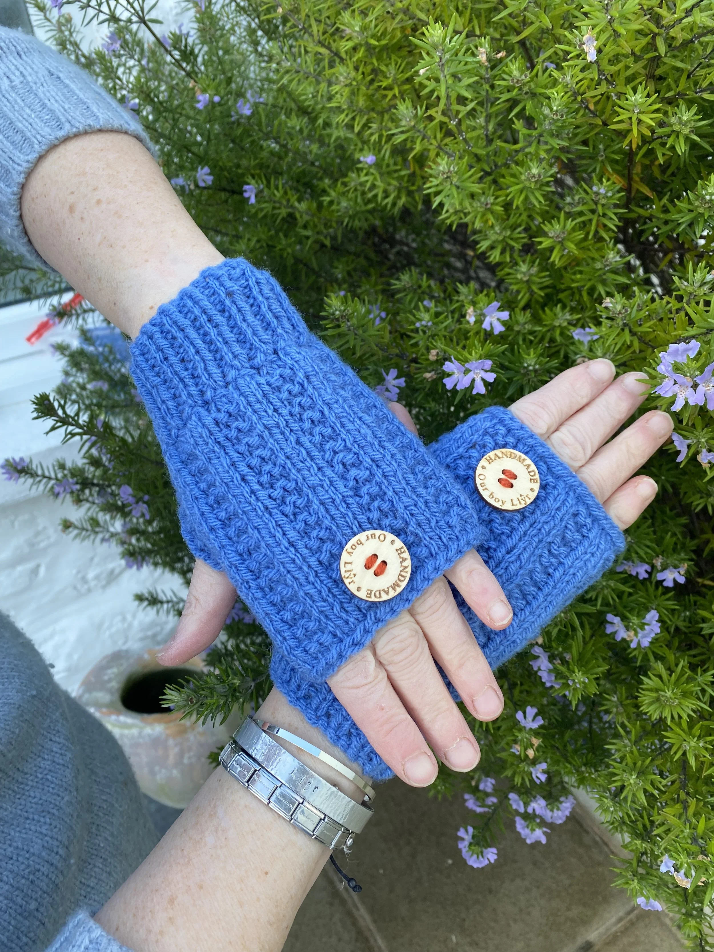 NE9-2 Nanny Ena Mid Blue 80% Acylic 20% Wool