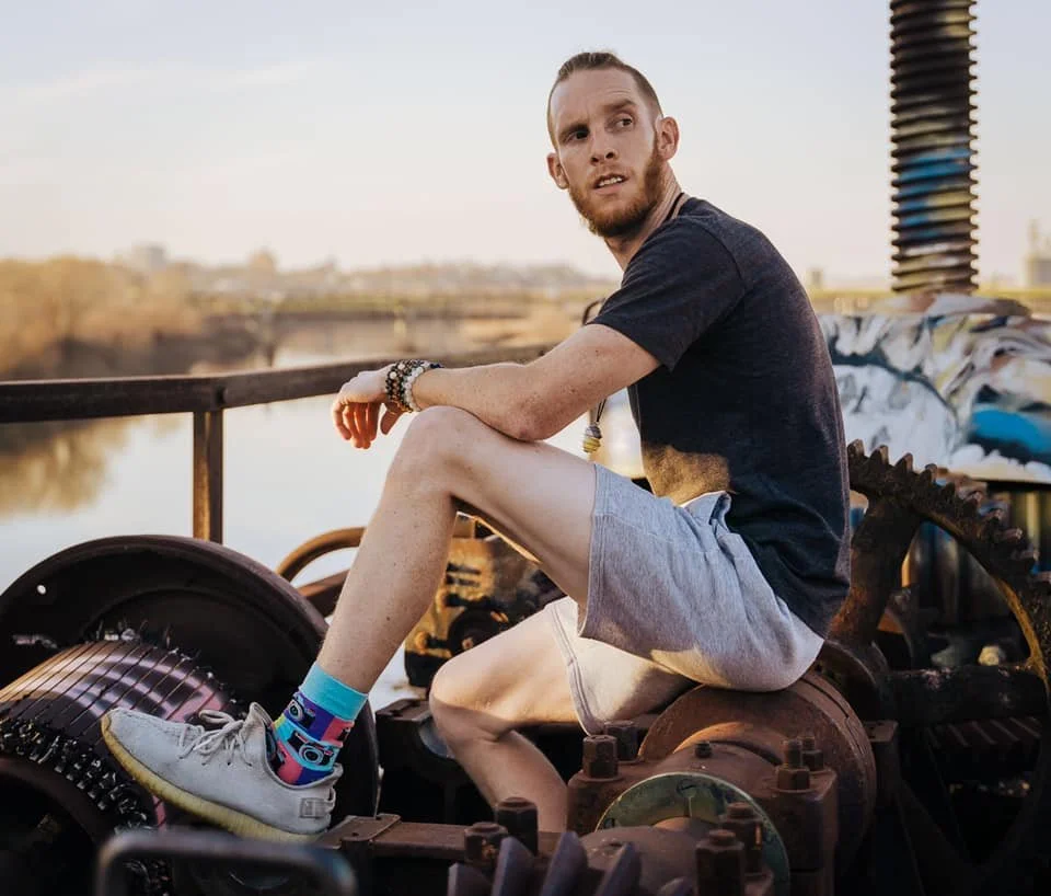 Today on the show we have spiritual healer Chris Douglas, a yoga teacher and reiki master with a Pisces placement in his sun and moon. With such empathic, sensitive signs in his astrology, he has been able to navitage his emotions by utilizing the ro