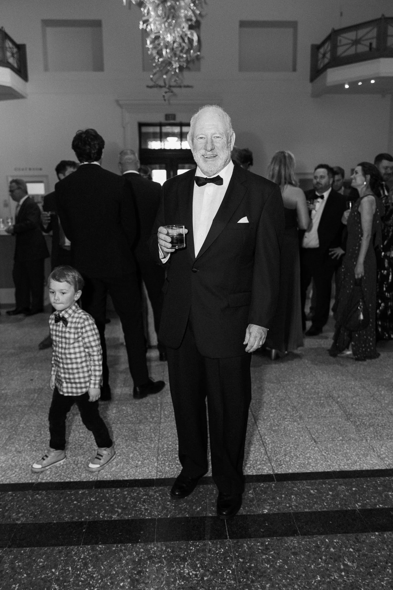 Candid documentary style wedding photography inside the Cincinnati Art Museum