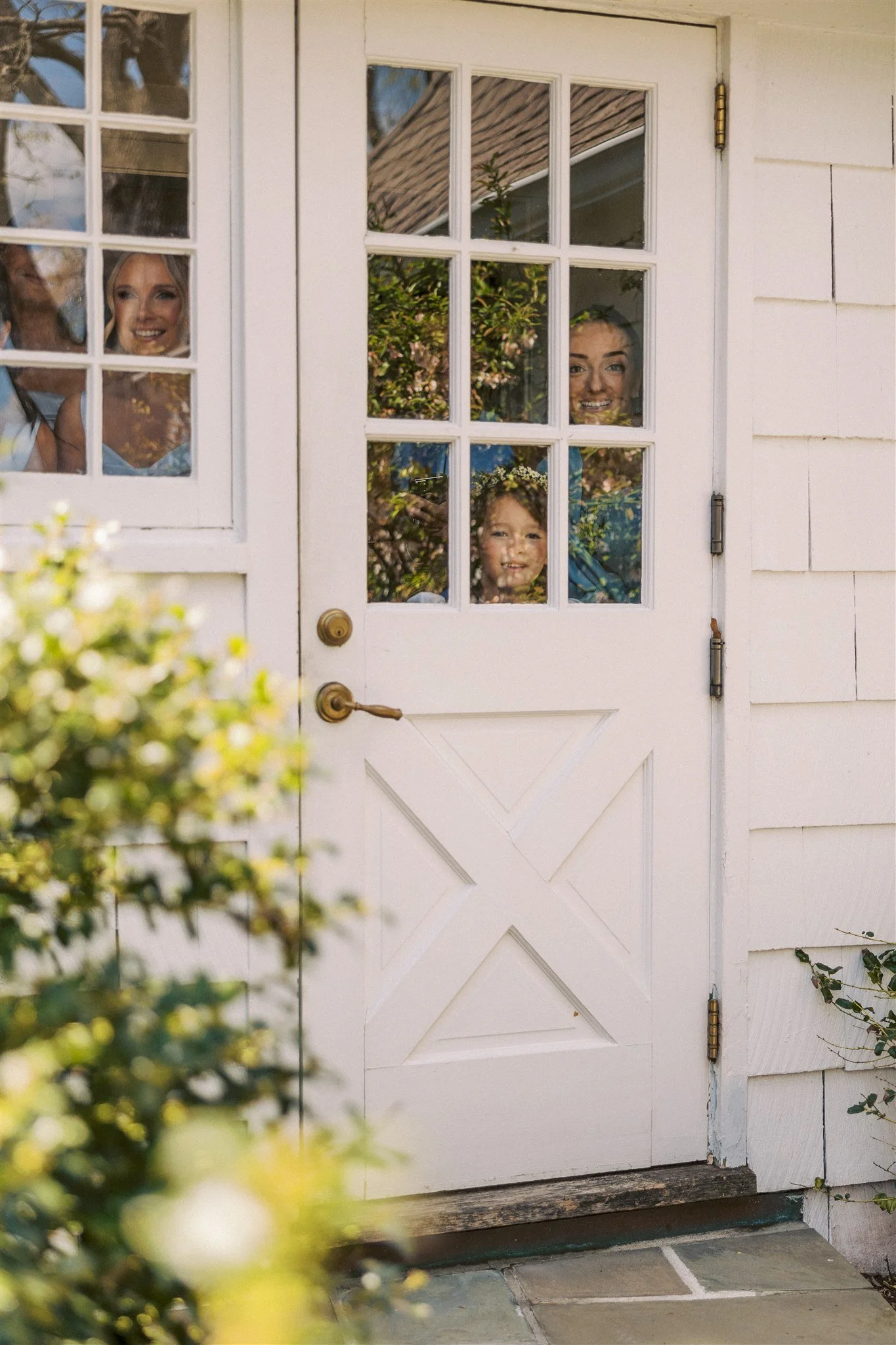 Candid documentary style wedding photograph in Cincinnati at Camargo Club
