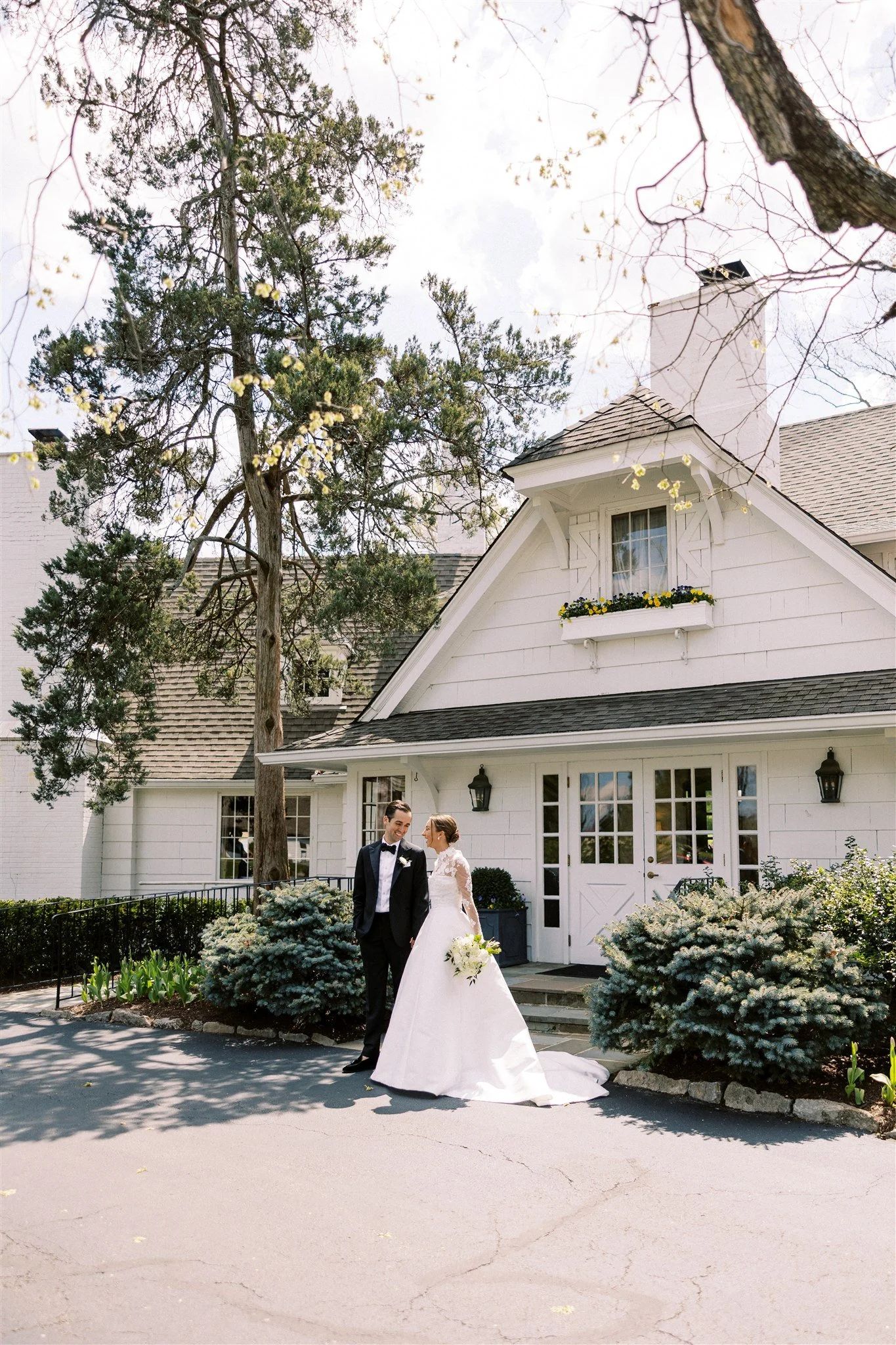 A bride and groom in front of Camargo Club, a luxury wedding venue in Cincinnati