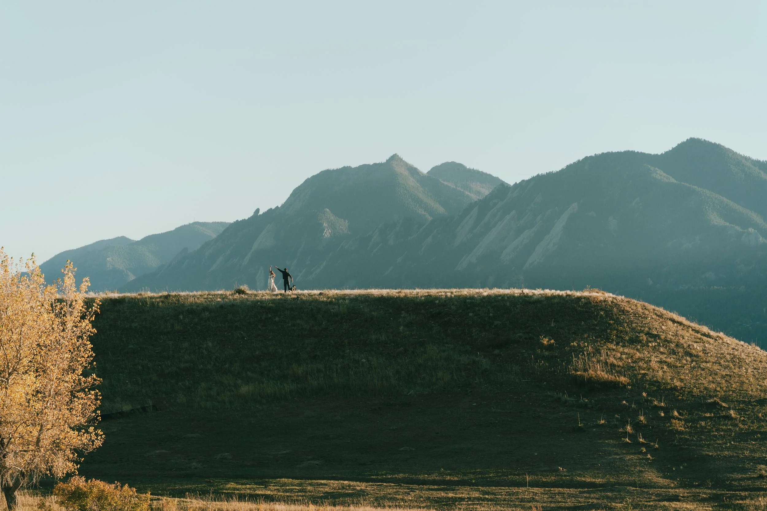 Scott + Laurel’s Engagement Photos — Straight Out of a Movie :’)