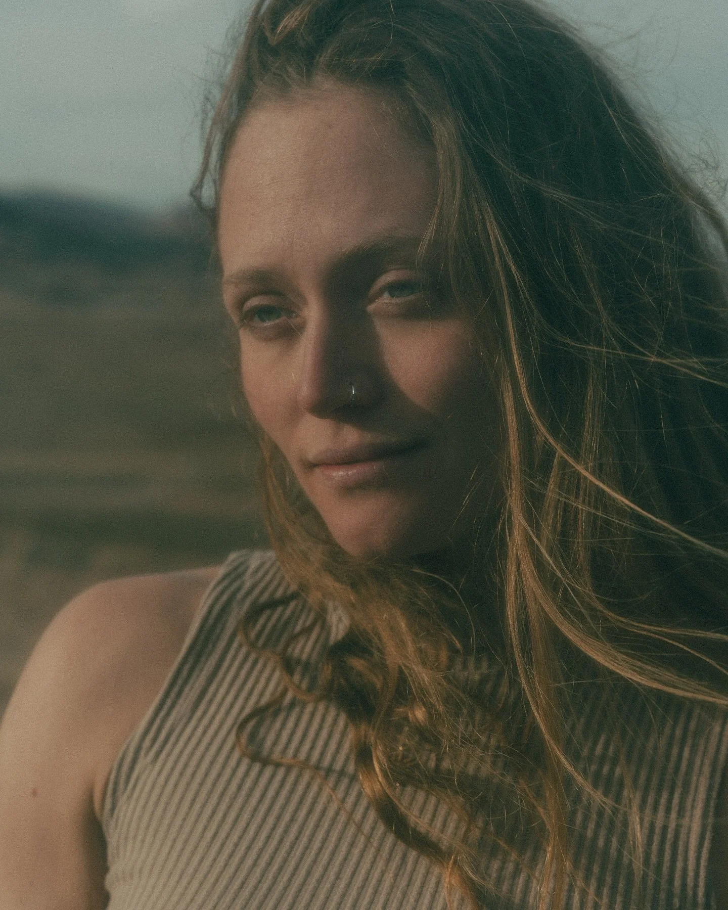 Can you believe we took these in 15 minutes? 👽🛸 windy spacey portraits with my supermodel sister 

#creativeportraitsbouldercolorado #creativephotography #boulercoloradophotographer #portraitphotographerincolorado #boulderphotography