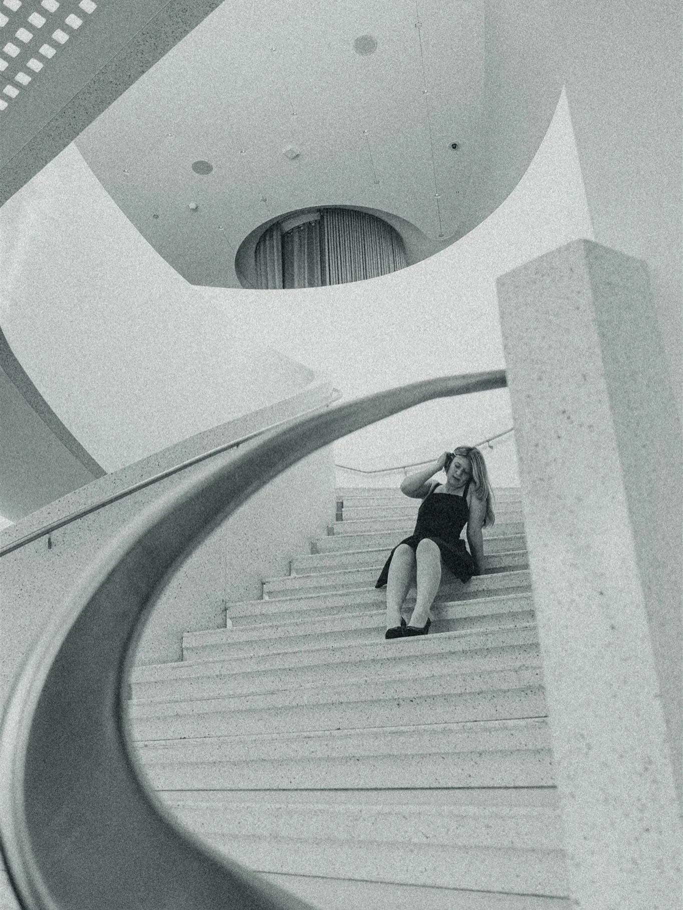 Why not take your senior photos at your favorite art museum? 🖼️ 

Rebee and her mom loveeee going to the DAM, so of course they wanted to make sure her senior photos captured that :) I encourage all seniors to brainstorm their favorite places to go,
