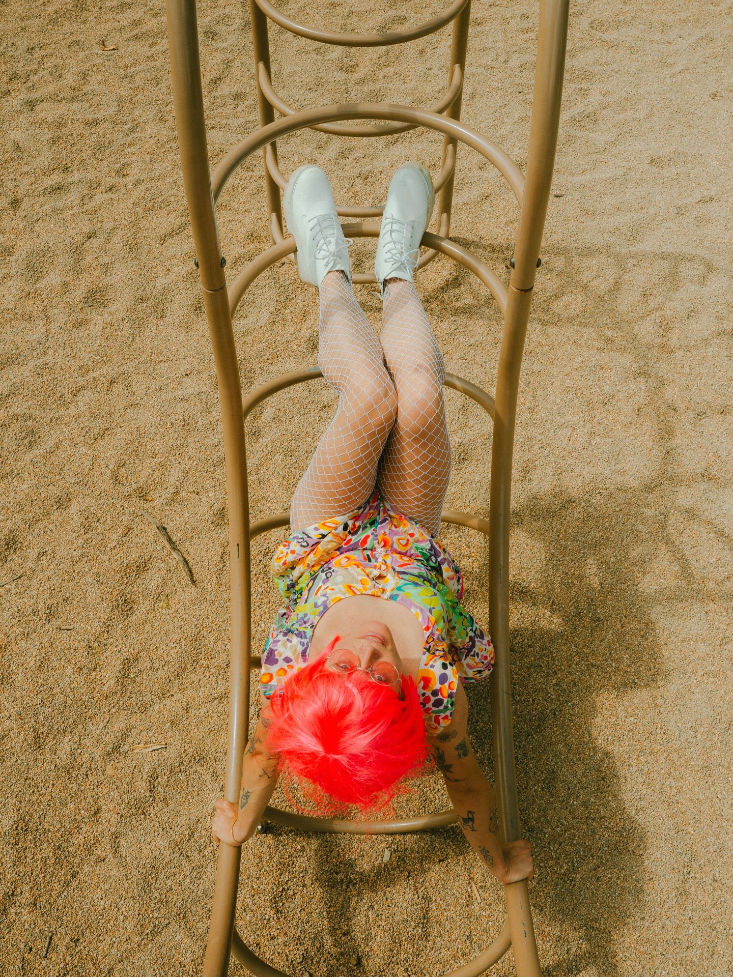 Found a pretty pink alien on da playground 🎡 

Dying to do more funky shoots like this 🕺🏼 hmu if you&rsquo;re down to create for funzies

#creativeportraits #coloradoseniorphotos #editorialseniorphotos #creativephotoshoot #bouldercoloradophotograp