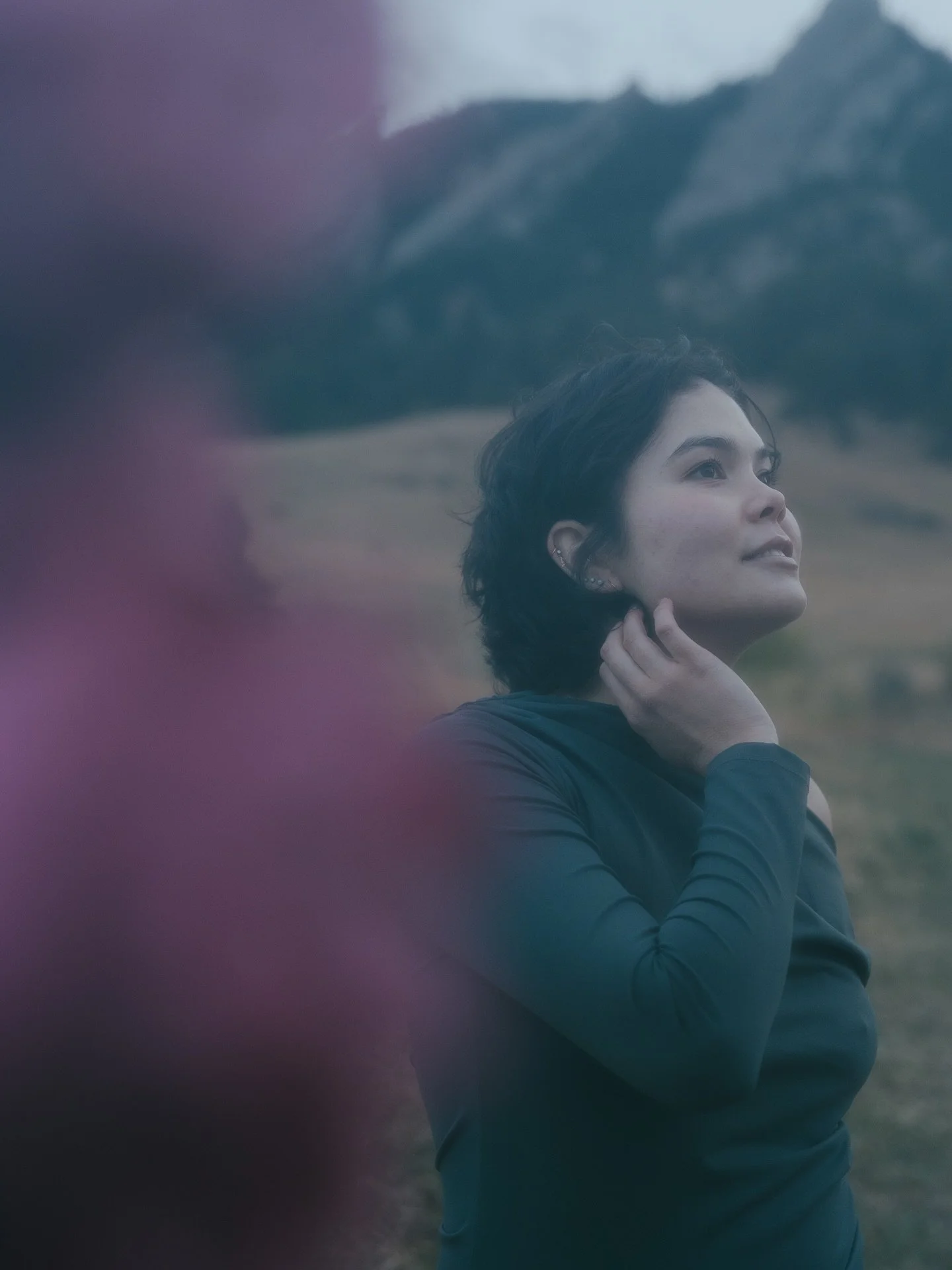 POV you&rsquo;re a cutie whimsical fairy at Chautauqua Park by day&hellip; and a badass CU Boulder lab scientist by night 🤪🔭🪽 I HAD SO MUCH FUN with Lizzie and pretending I know my way around a lab for these hehehehe 

#seniorphotographerboulder #