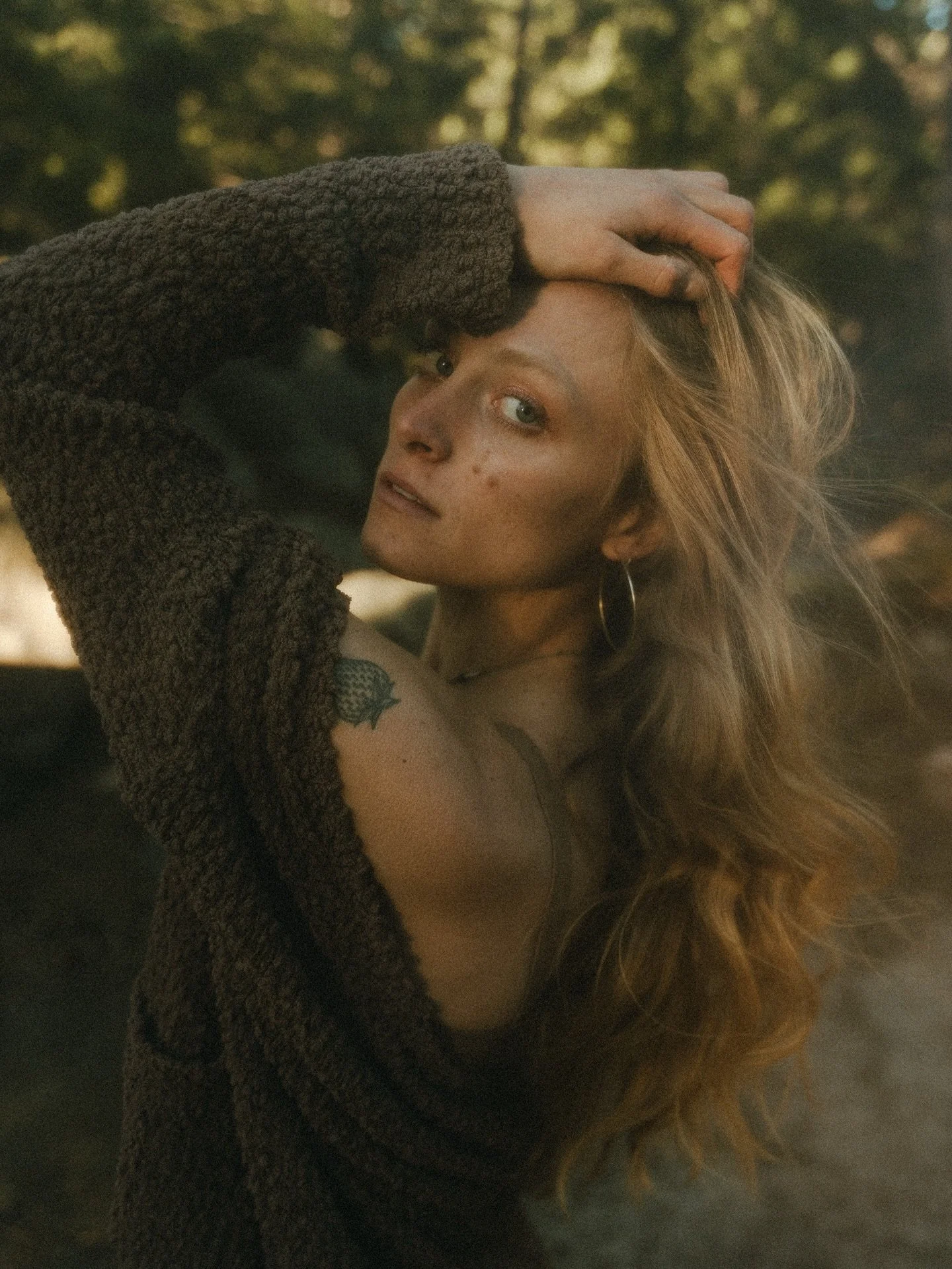 I turn 25 today 🎈 so I took myself to the woods for some self portraits&hellip;

This past year has been full of the most challenging growth I&rsquo;ve ever faced ~ shedding old identities, meeting my shadows, making space for the new. I wanted to c