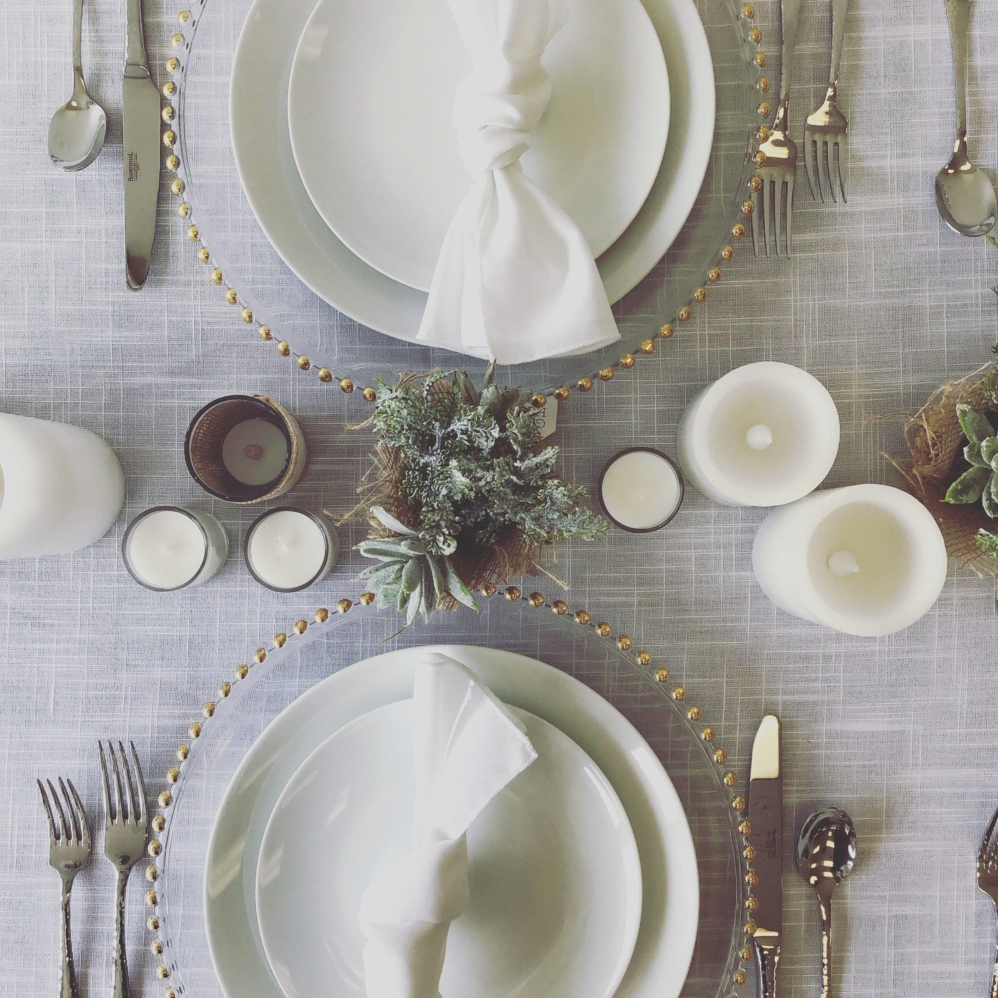 Whites and Golds are always a perfect pair! 
.
.
#eventsbyrentalworldpa #rentalworldpa #weddingdecor #whiteandgold #receptiondecor #tableware #chinarental #weddingrentals #lancasterpa #lancasterpaweddings #winterwedding