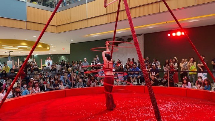 Only 2 more weekends at the Galleria. Then we move our show to the Big Top! Link in bio for tickets 
.
.
.
.
#dallas #dallastheatre #entertainment #dallasnightlife #cabaret #circus #hulahoops #multihooping