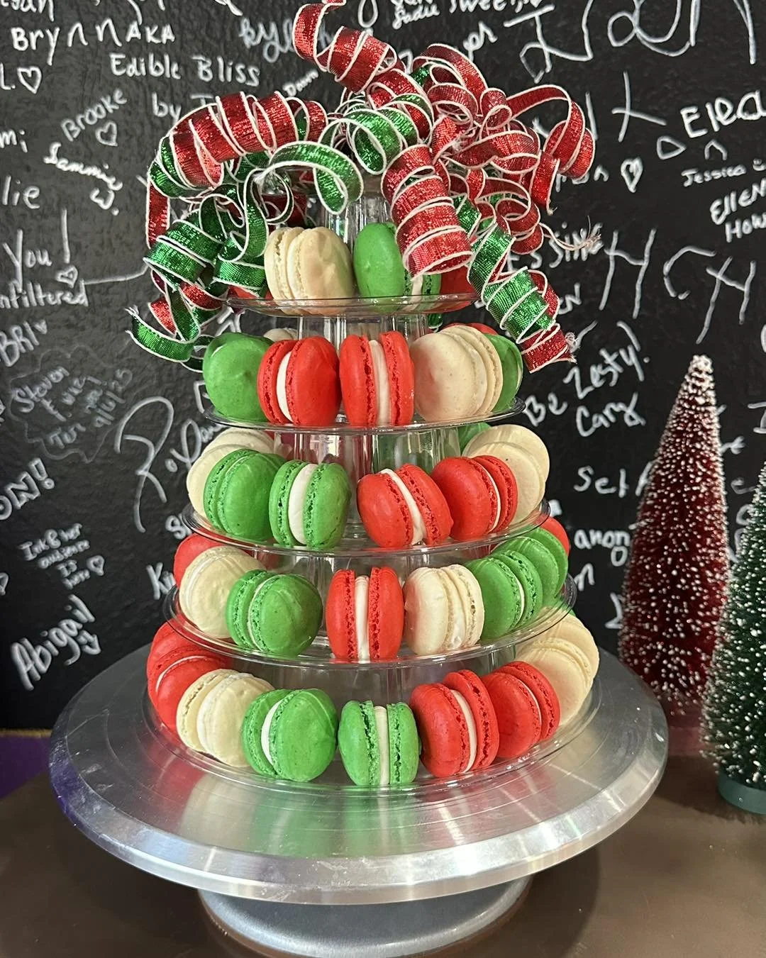 Christmas Macarons.jpg