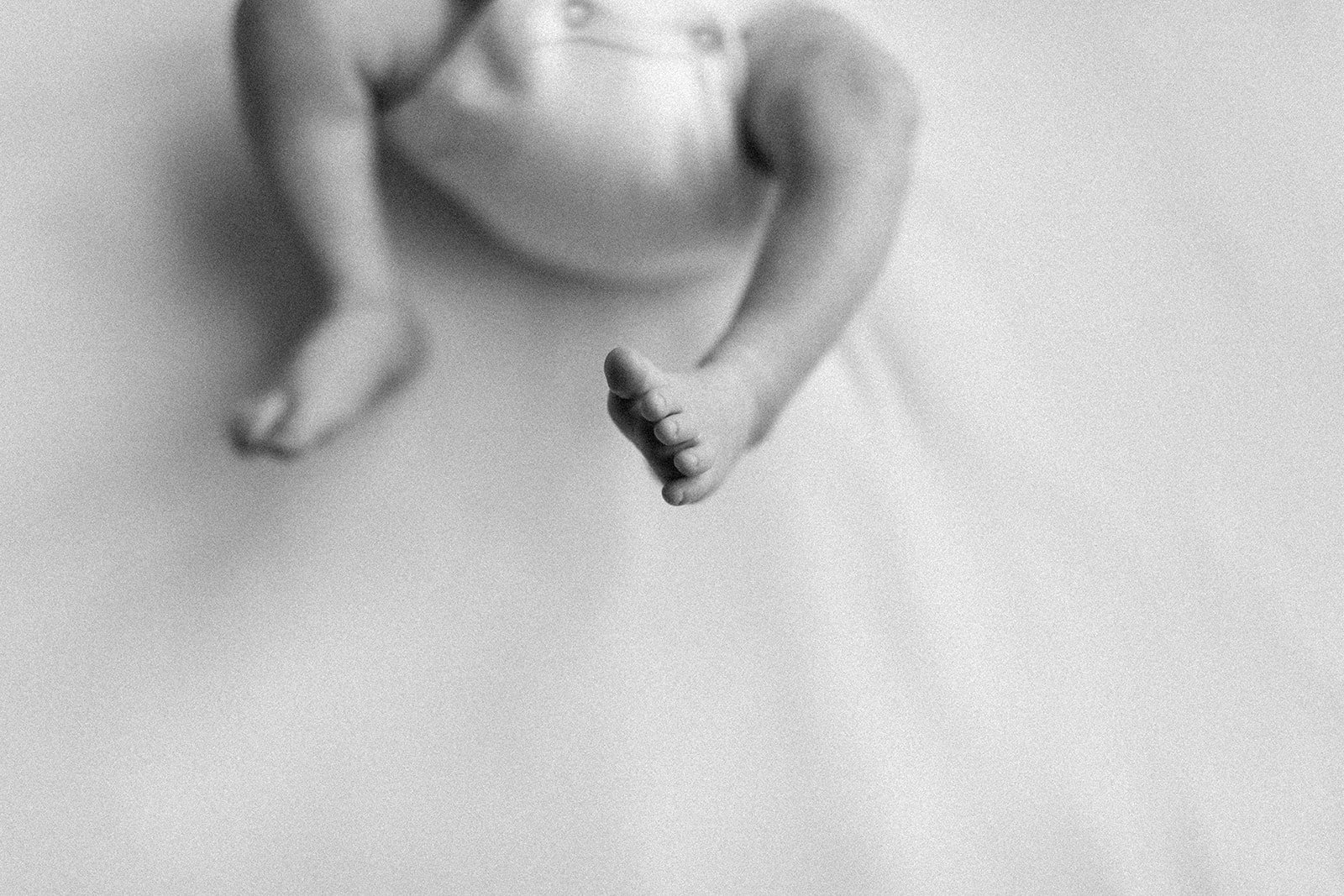 20220806-JacPfef Newborn Photographer Moreau14_websize.jpg