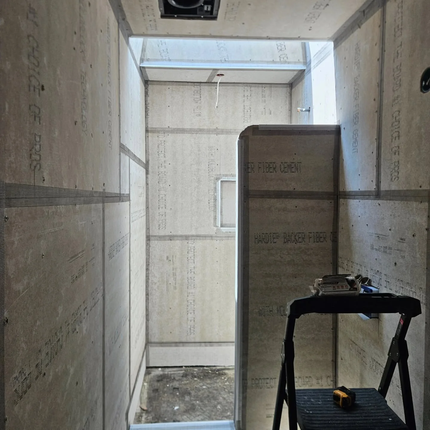 This bathr looked cool before I even started. Can't wait to see it done. 
It will be a fully seamless bathroom, with microcement cabinet and sink. 
Finish coat goes on today. 
.
.
.
.
#bathroomdesign #interiordesign #microcement #sandiego