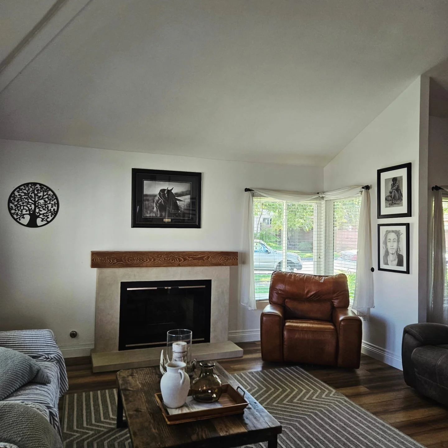 *AFTER* You can see how the added color and texture tied the whole room together.