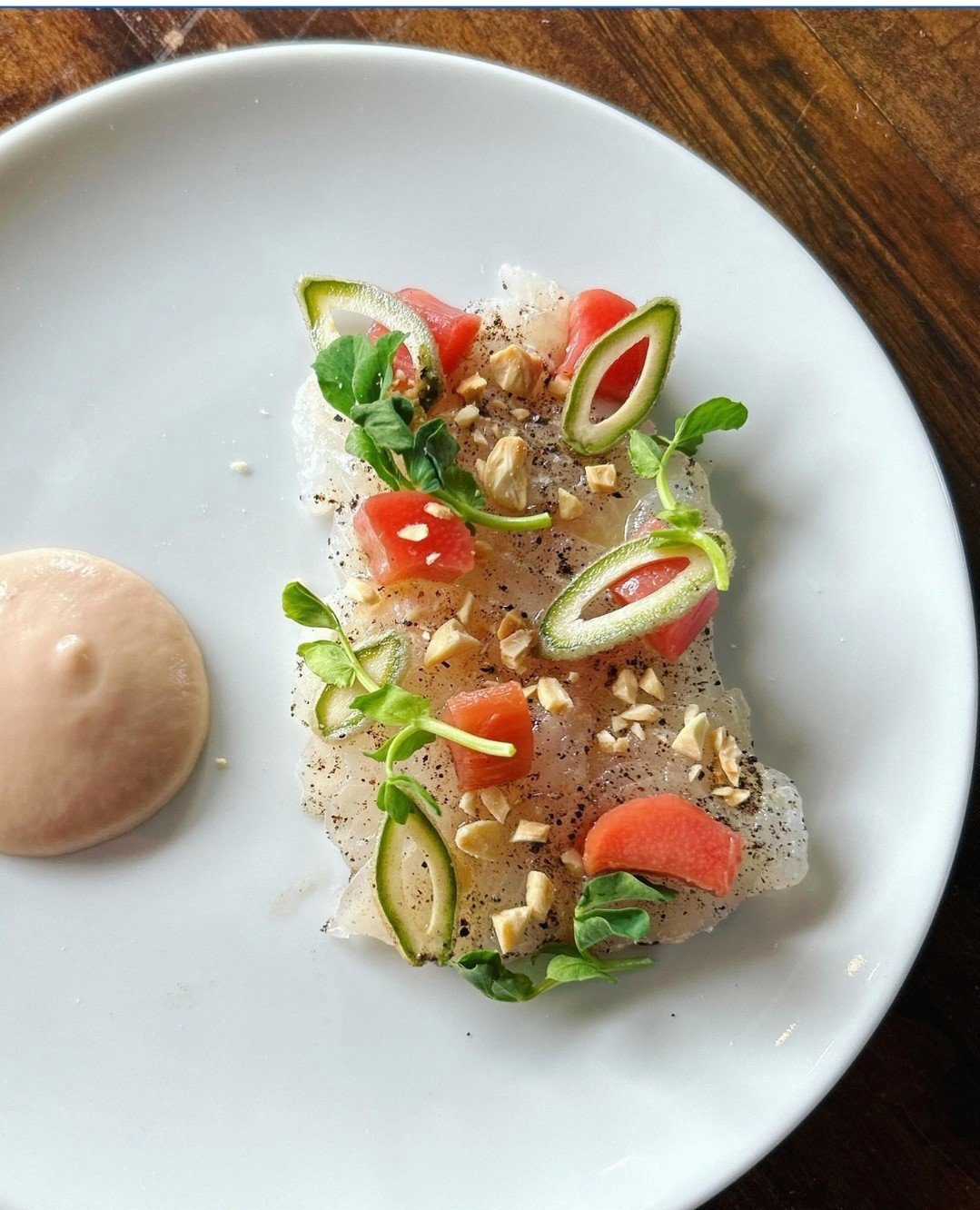 Spring is in the air, and definitely on this plate at Thistle and Leek in Newton. Fluke crudo, poached rhubarb, pickled green almond, and crispy ginger.⁠
⁠
#springfood #fluke #flukecrudo #newenglandseafood #wulfsfish #newfisholdschool #rhubarb