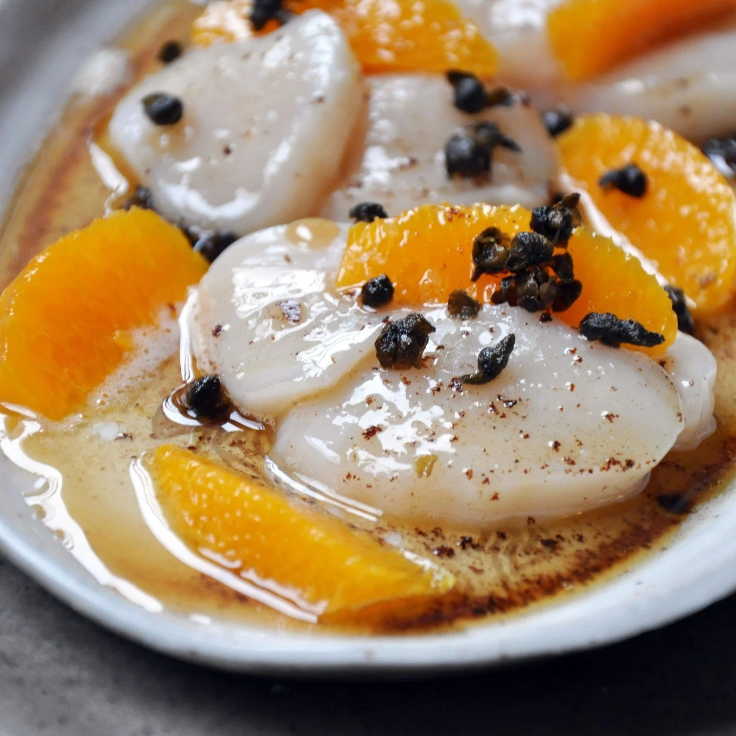 Dayboat scallops with brown butter, orange, and fried capers. Chef Eric Korsh of CRU in Nantucket making magic in the Wulf's test kitchen.
#wulfsfish #newfisholdschool