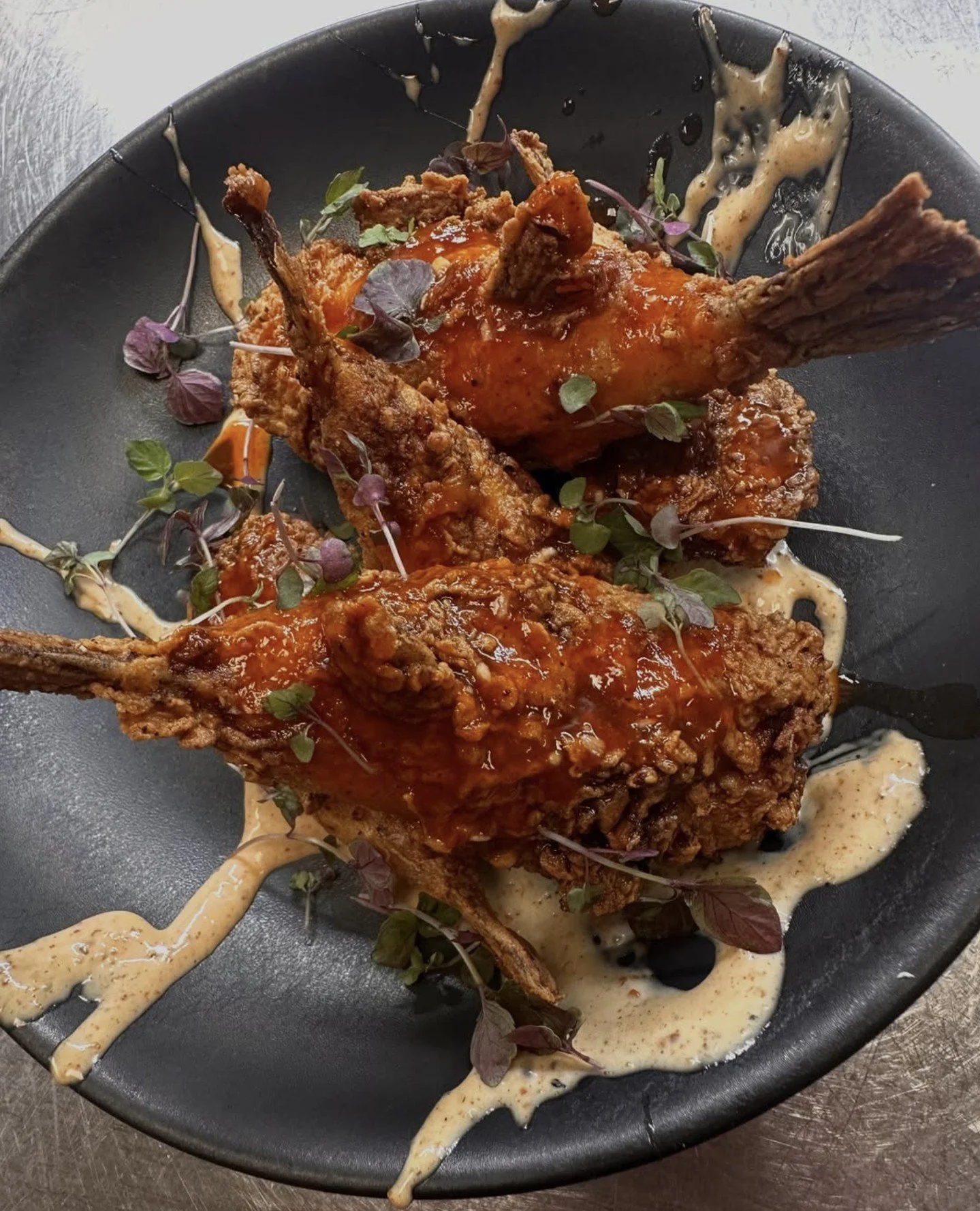 Northern pufferfish, chicken fried, maple @chinsu_usa , Viet Cajun ranch from Chef Peter Nguyen at Lê Madeline
#pufferfish #wulfsfish #newfisholdschool