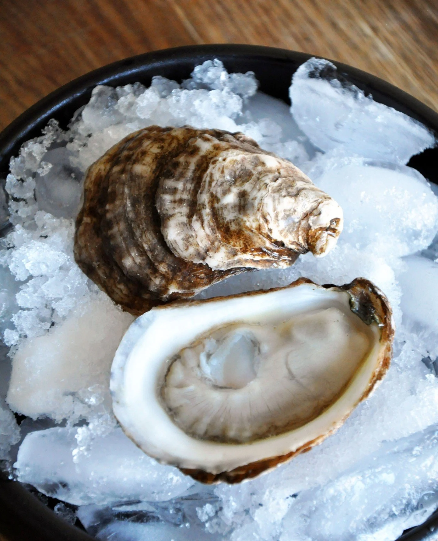Oyster Spotlight &mdash; Valley Pearl from Tyne Valley, PEI⁠
⁠
(Crassostrea virginica)⁠
⁠
Tasting notes: Cool brine hits the palate first with silky meats⁠
opening up to a light and lingering brothy finish.⁠
⁠
Oyster size: 2.5-2.75in⁠
⁠
Farmer: Jeff 