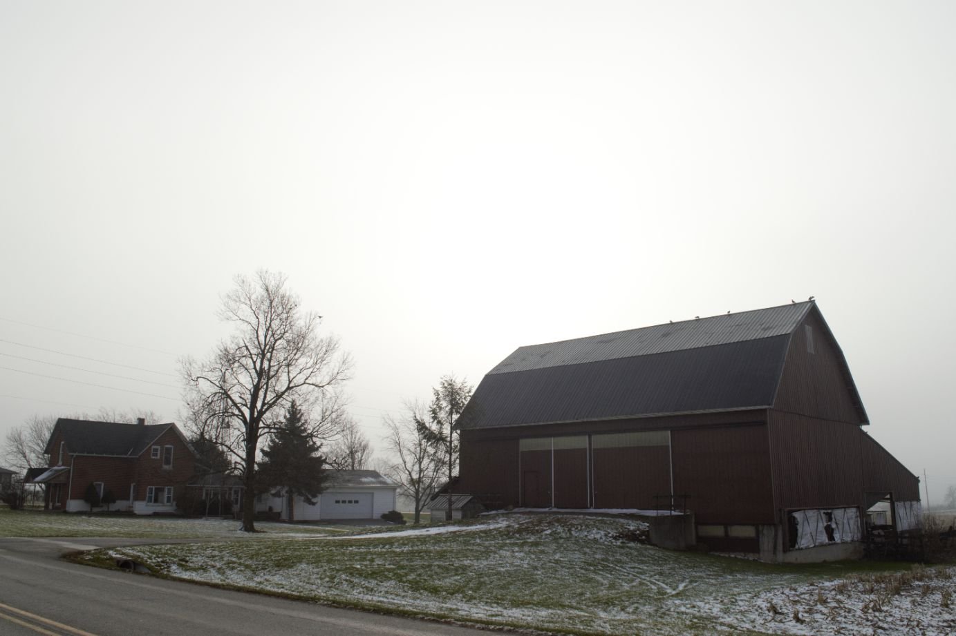 Barn in fog, Goshen Indiana - Normal Single exposure -
The single automatic exposure in this case puts the subject into shadow and the foggy sky into highlight, compromising the shot.