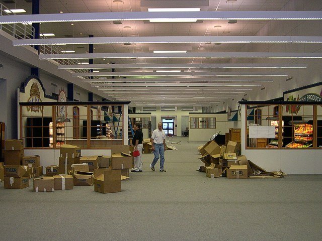 2004 TYLER NATIONAL SALES CONFERENCE -
Setup and prepping of Tyler equipment products in Tyler's showroom and factory location in Texas.