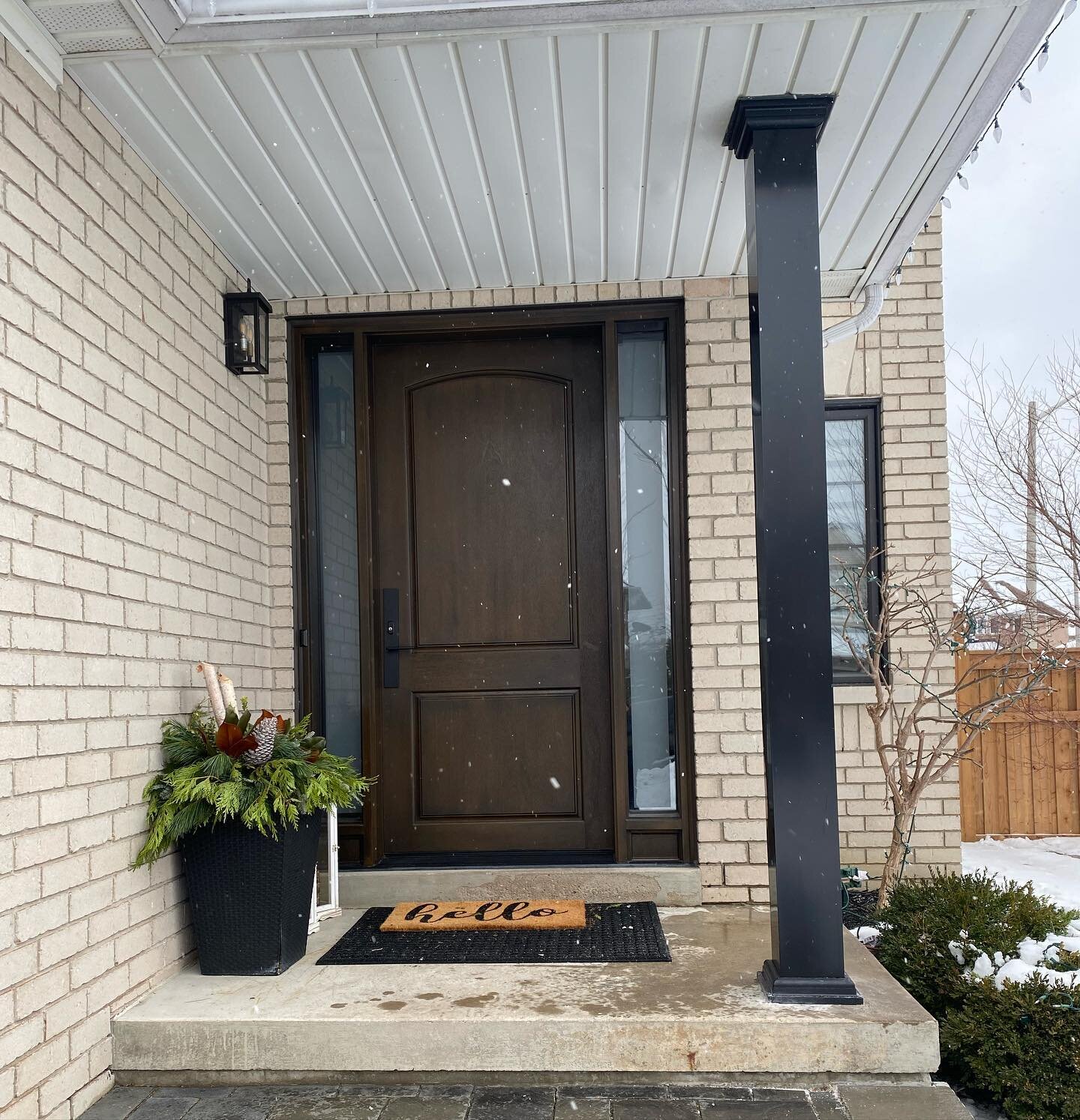 After and before shots of a 7.25&rdquo; black aluminum column in Richmond Hill 
&bull;
&bull;

#aluminum #column #contractor #construction #renovation #building #work #house #glassrailing #homereno #gta